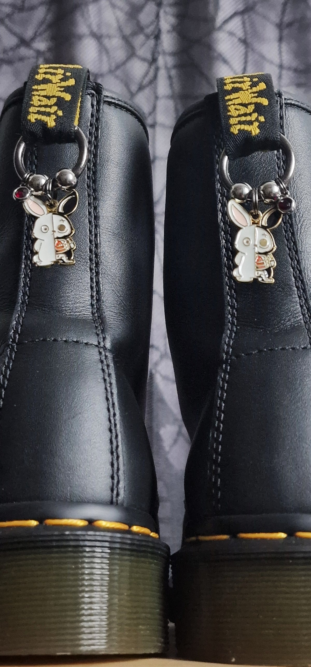 Bijoux simples sur brides arrière - Lapin & squelette