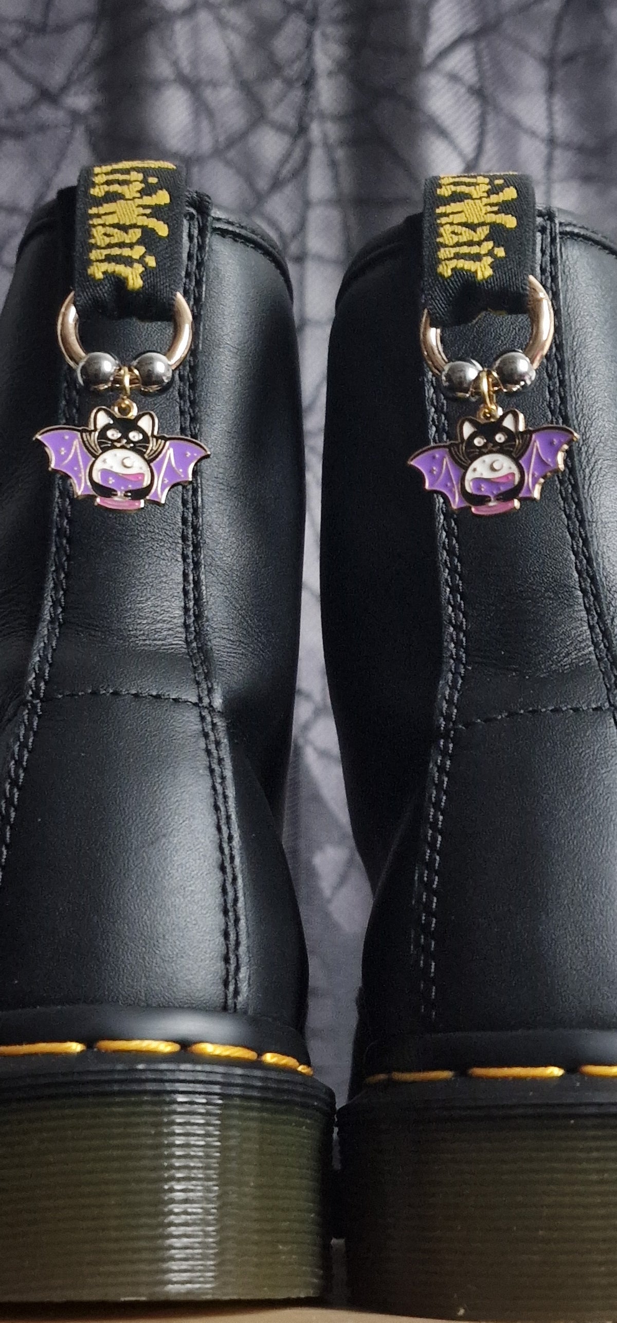 Bijoux simples sur brides arrière - Chat Chauve-souris & boule de cristal
