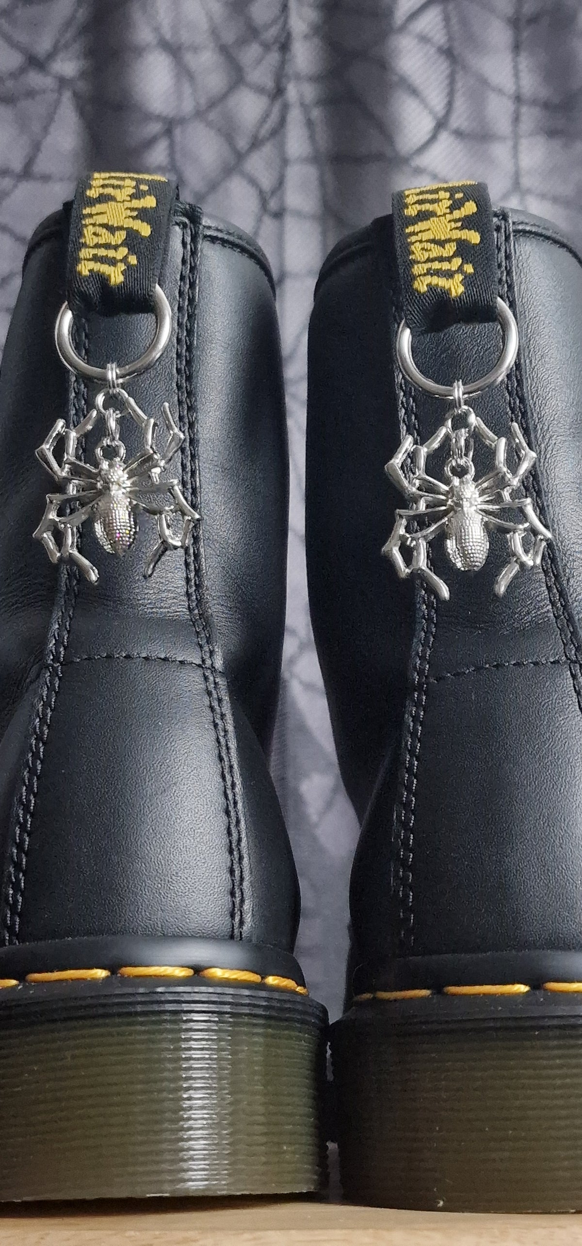 Bijoux simples sur brides arrière - Araignée