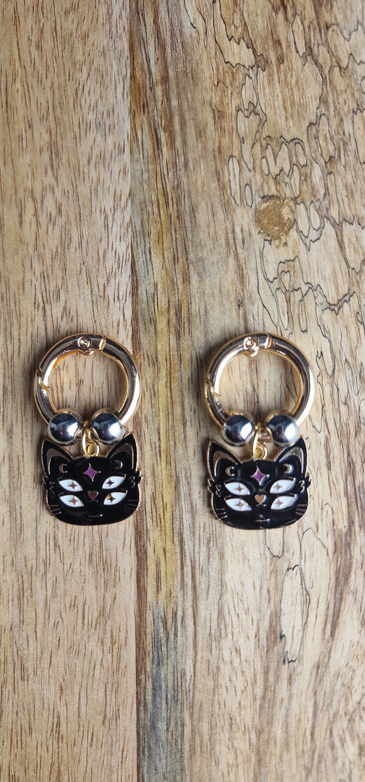 Bijoux simples sur brides arrière - Tête de chats noir