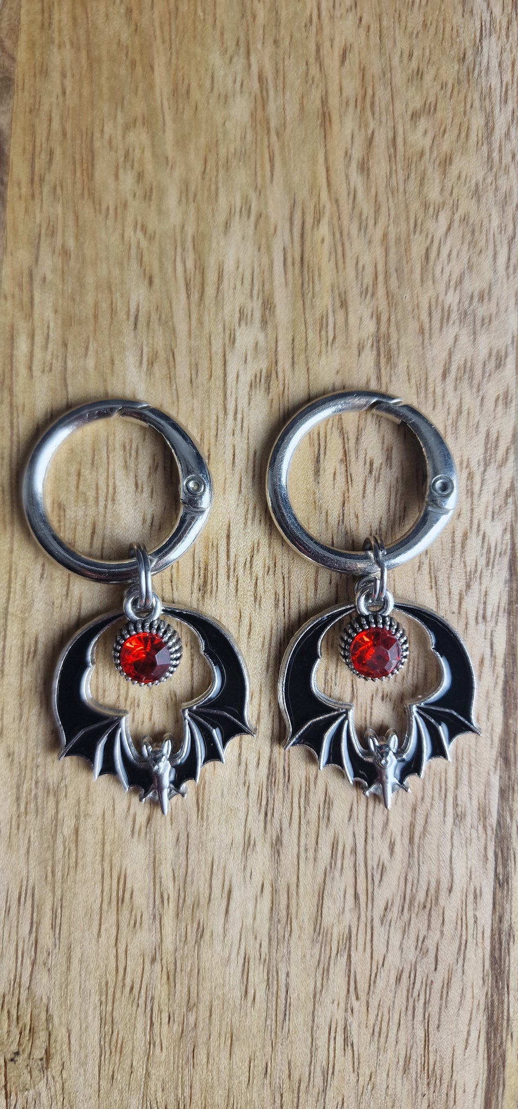 Bijoux simples sur brides arrière - Chauve-souris & Strass rouge