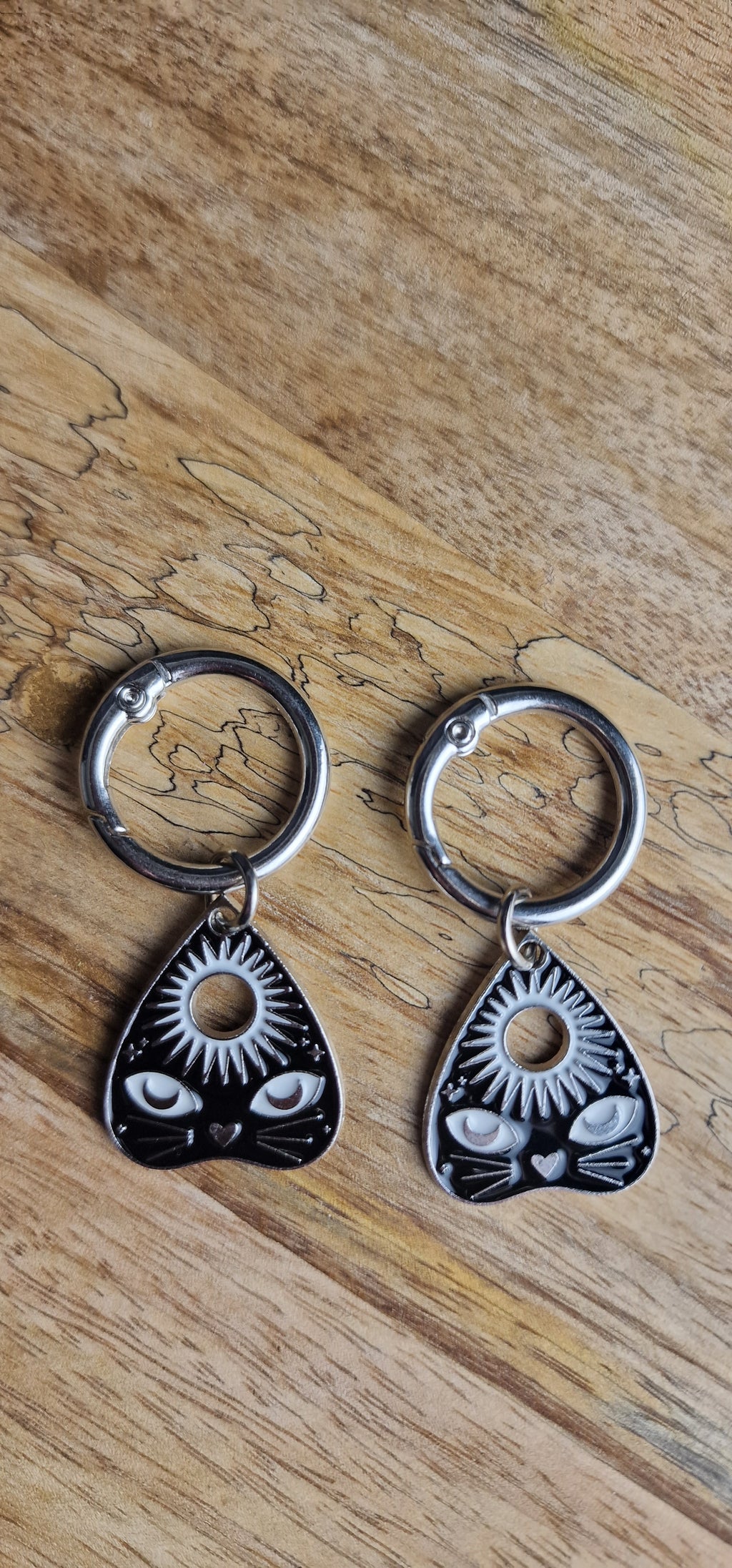 Bijoux simples sur brides arrière - Chat soleil Ouija