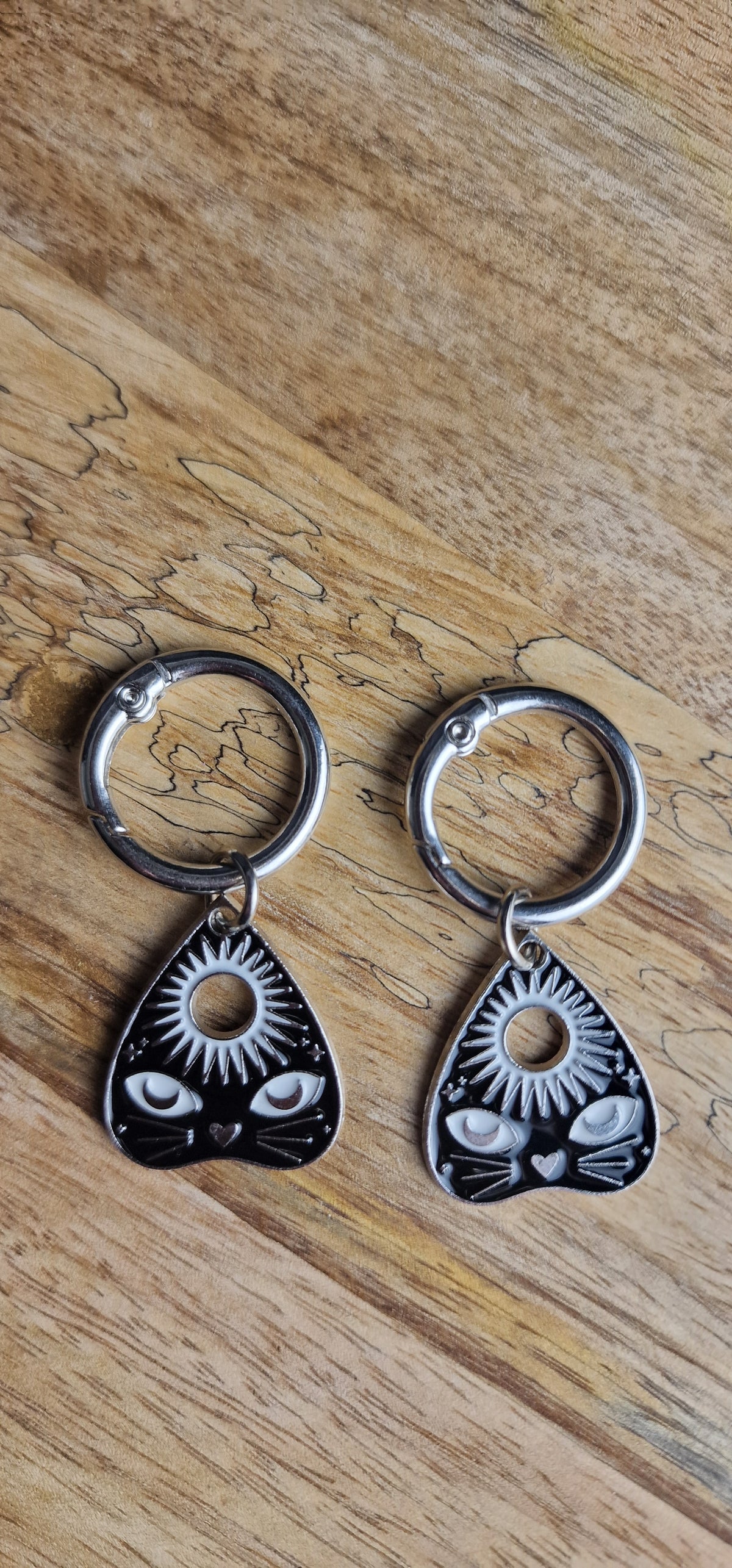 Bijoux simples sur brides arrière - Chat soleil Ouija