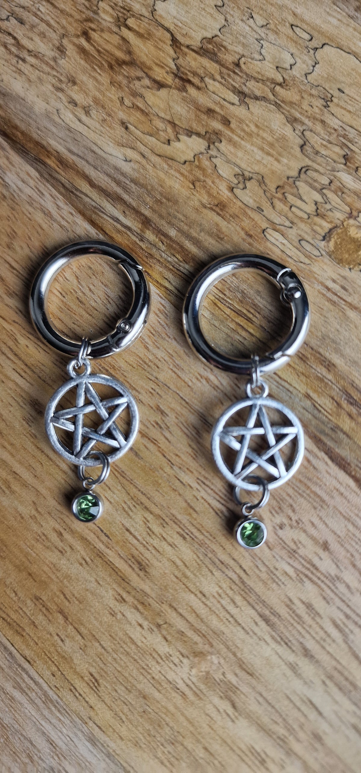 Bijoux simples sur brides arrière - Pentacle & Strass vert