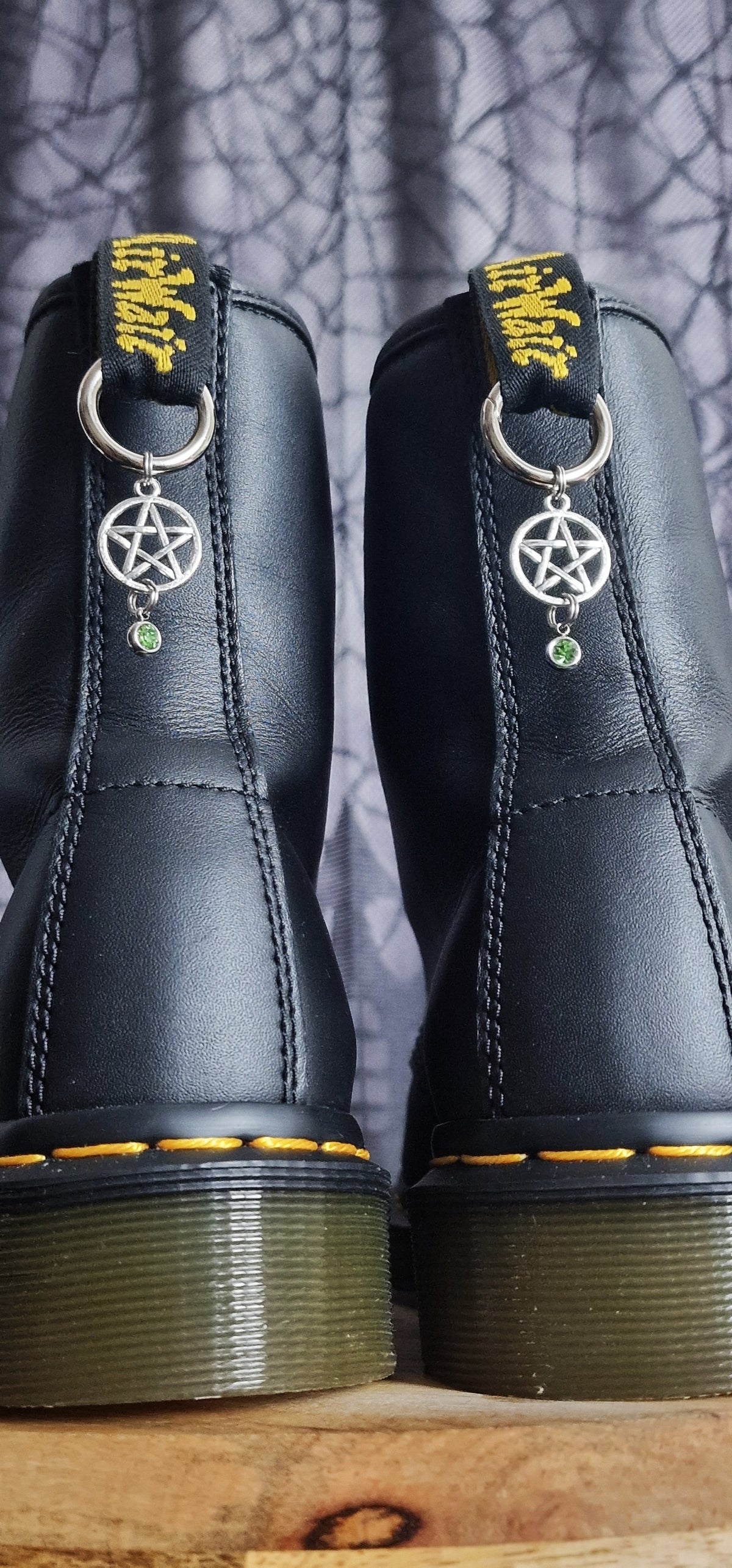 Bijoux simples sur brides arrière - Pentacle & Strass vert