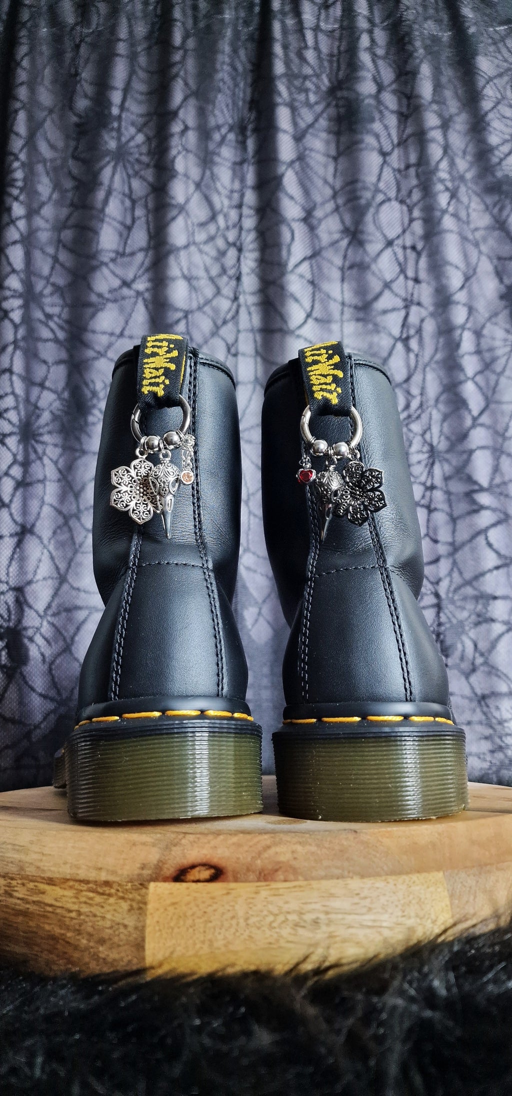 Bijoux simples sur brides arrière - Crâne de corbeau, fleur dentelle & strass