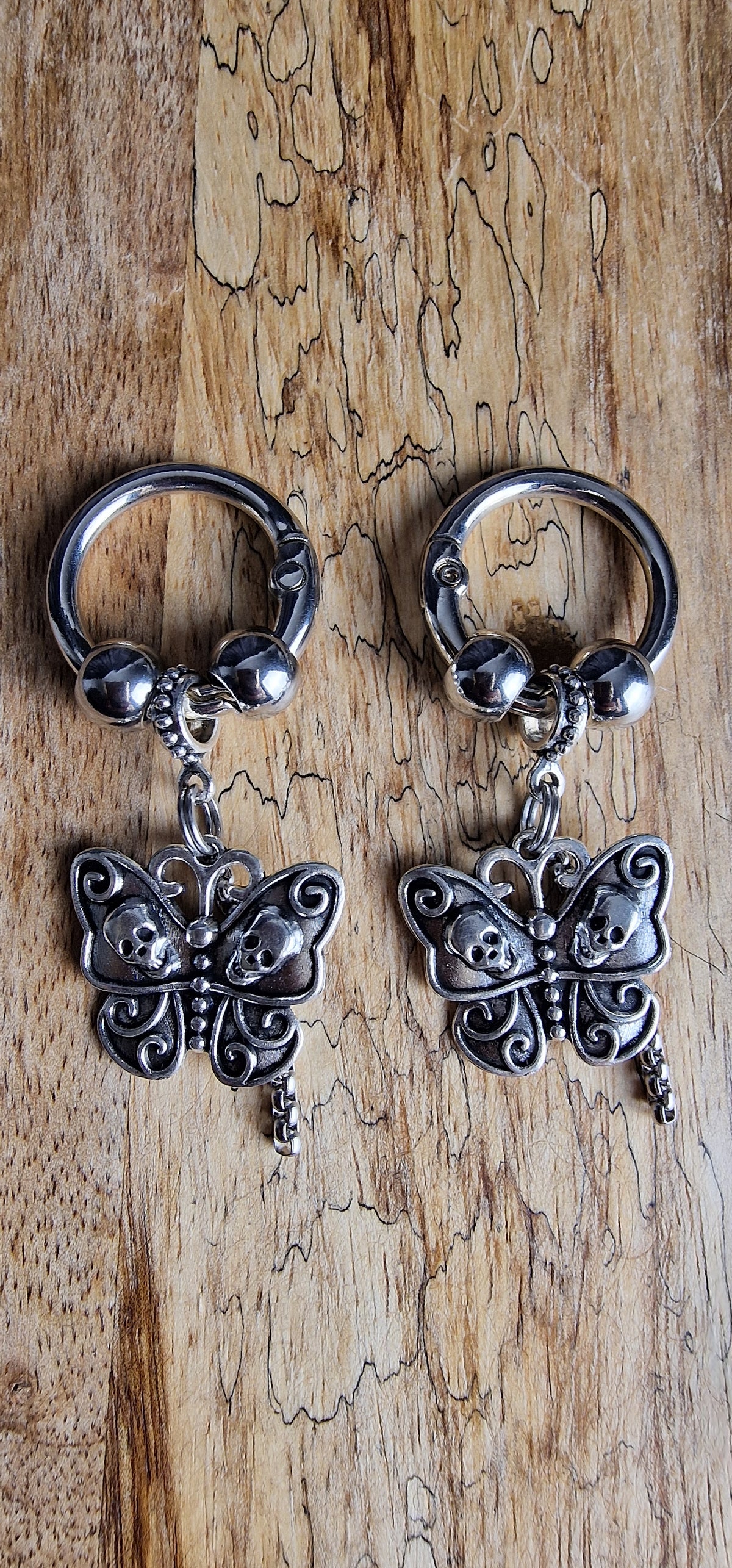 Bijoux simples sur brides arrière - Papillon Sphynx