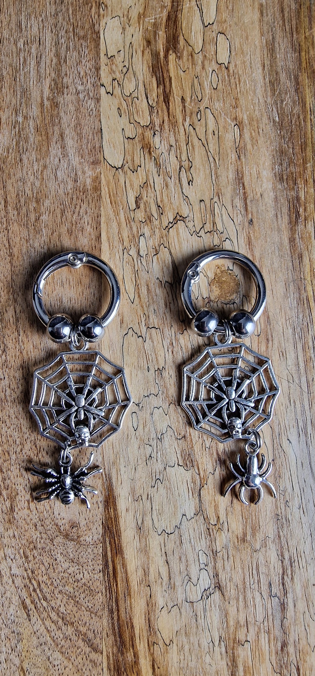 Bijoux simples sur brides arrière - araignées & toiles