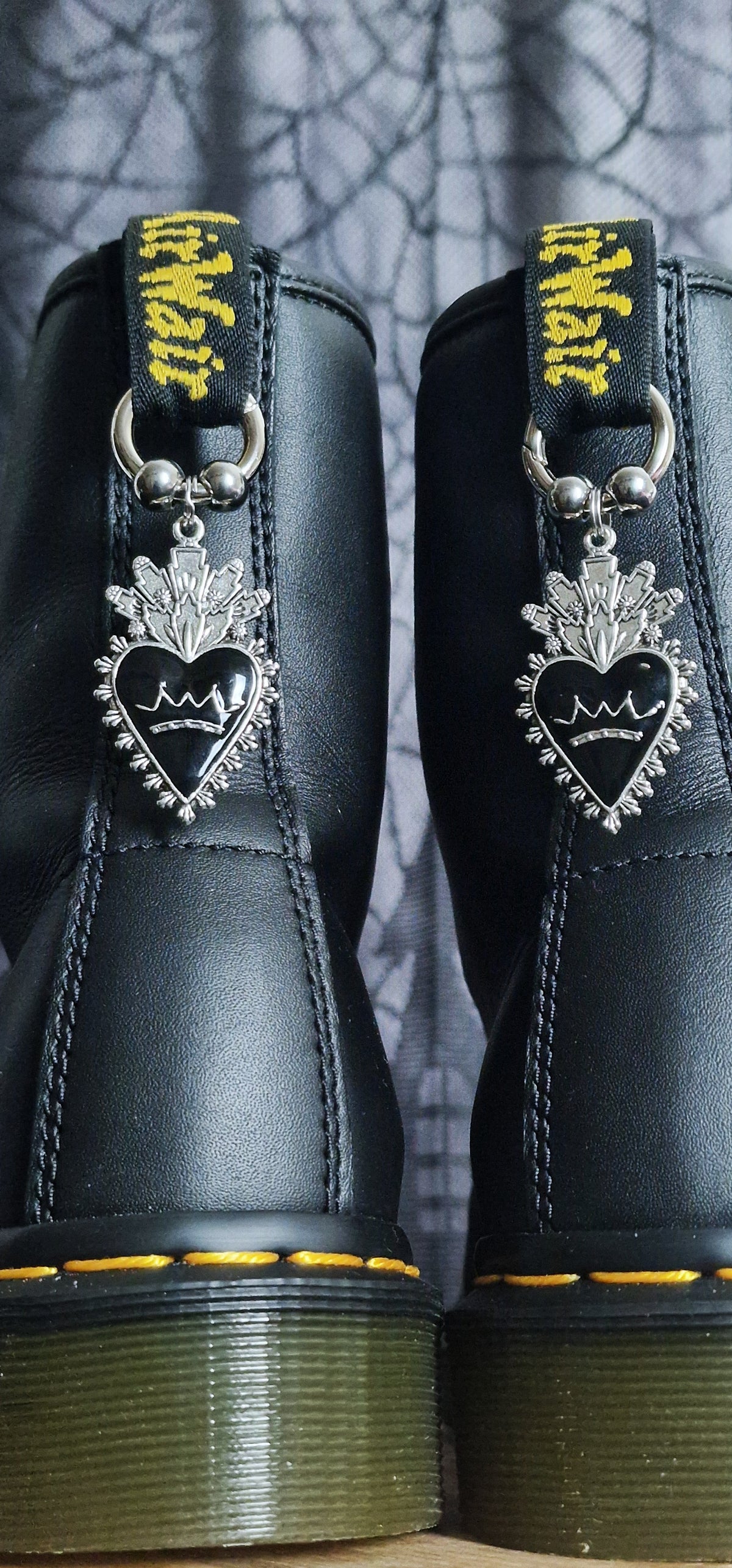 Bijoux simples sur brides arrière - coeur couronne