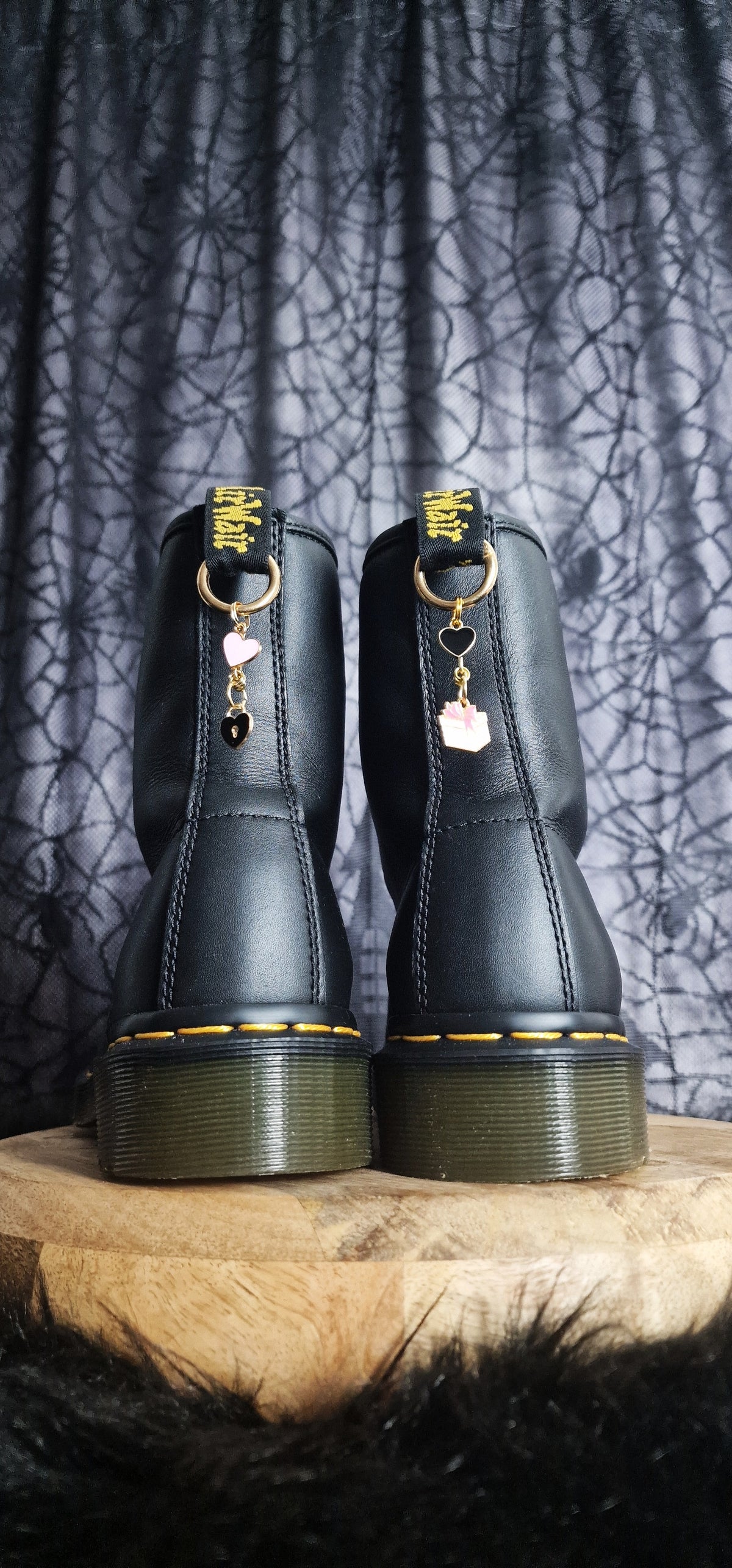 Bijoux simples sur brides arrière - Coeur noir, rose & cadeau cadenas