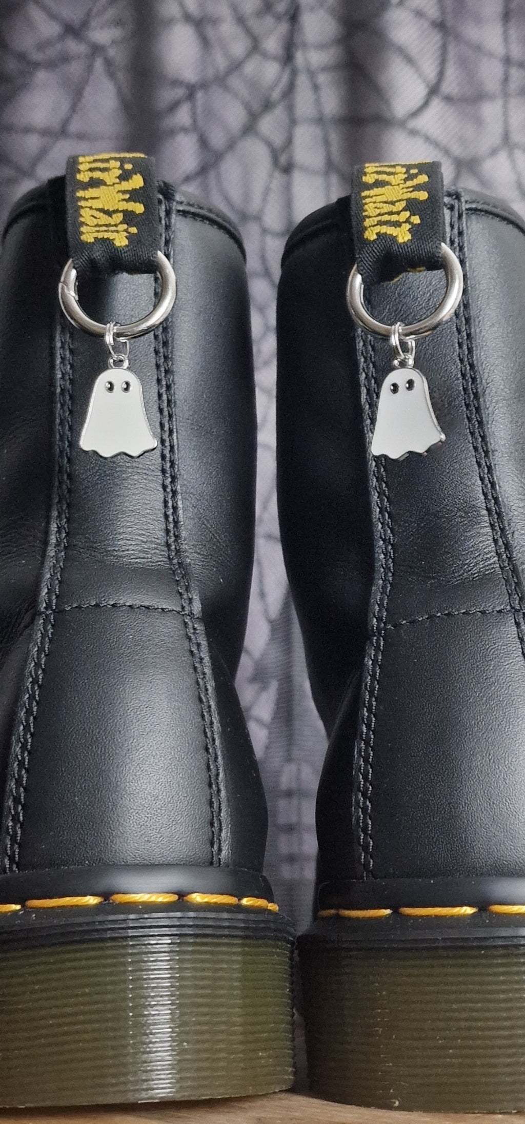 Bijoux simples sur brides arrière - Fantôme