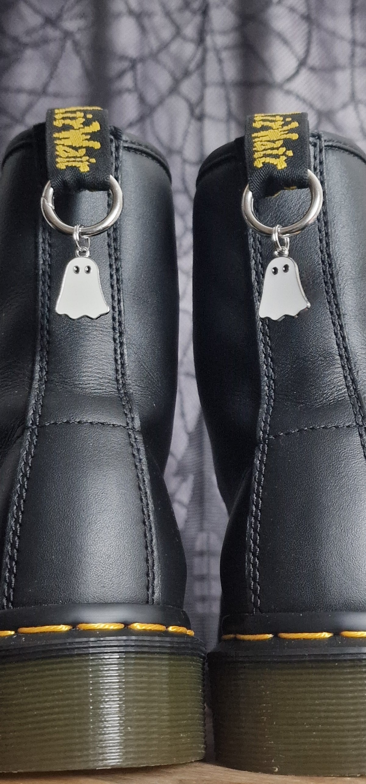 Bijoux simples sur brides arrière - Fantôme
