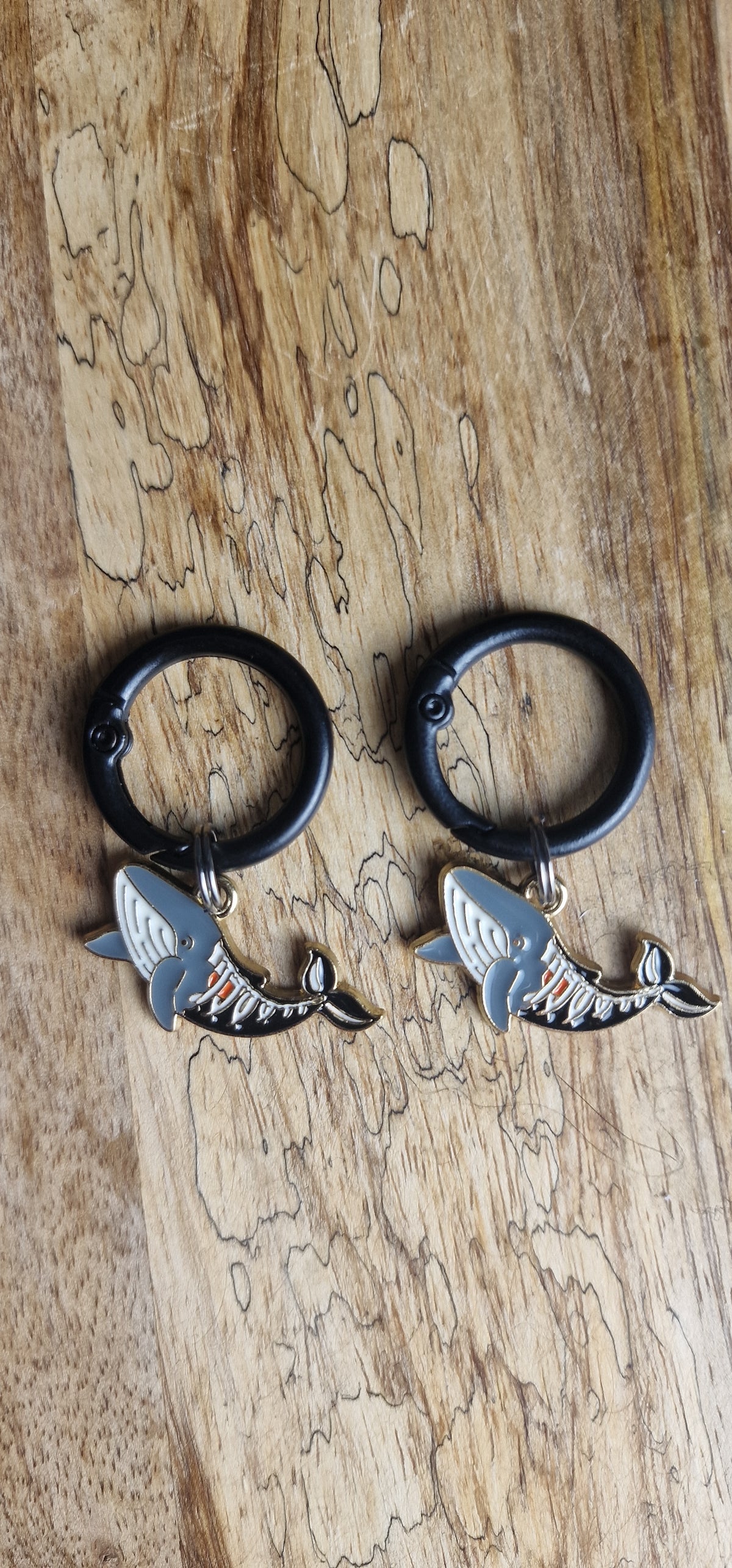 Bijoux simples sur brides arrière - Baleine mi-vivante mi-morte