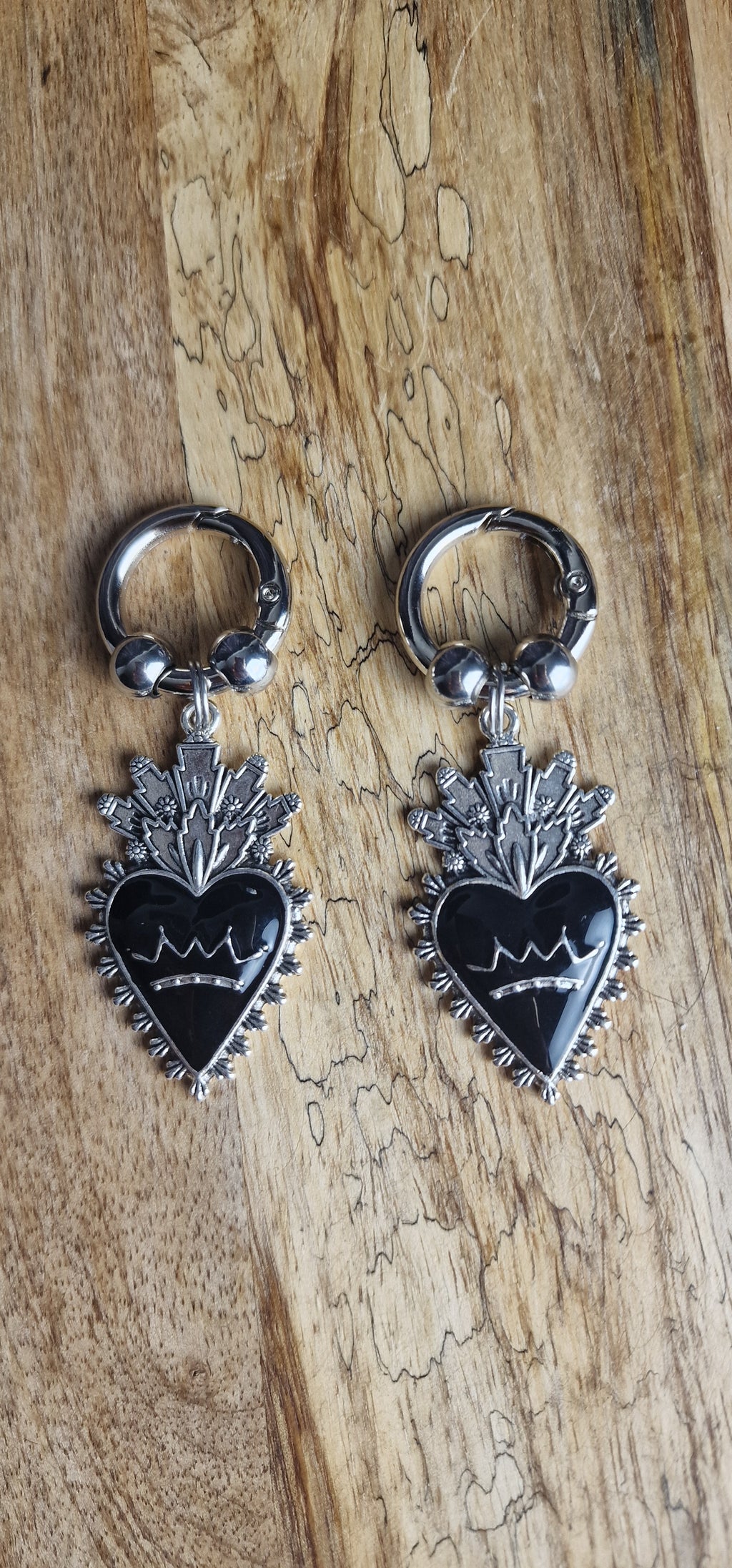 Bijoux simples sur brides arrière - coeur couronne
