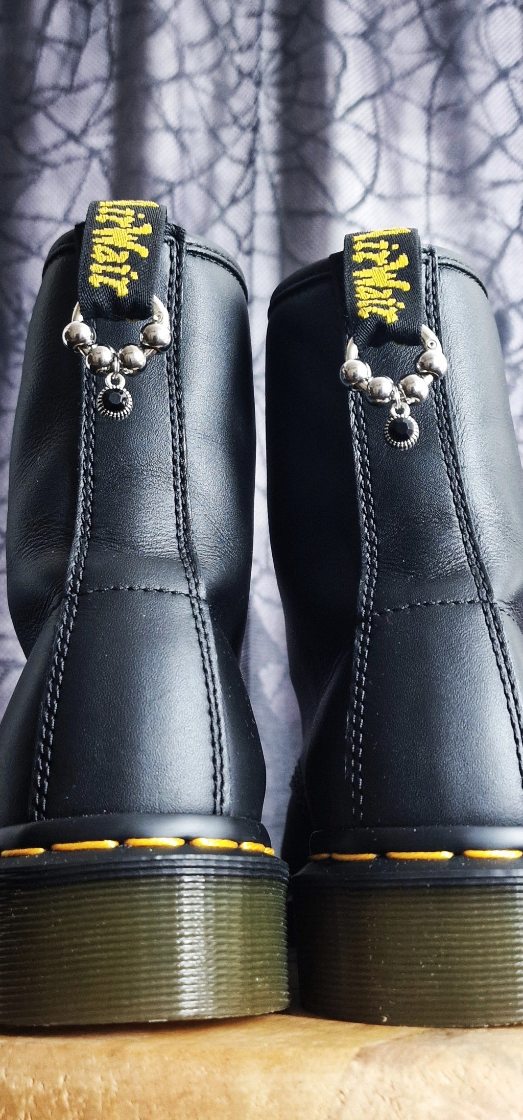Bijoux simples sur brides arrière - Strass noir et billes