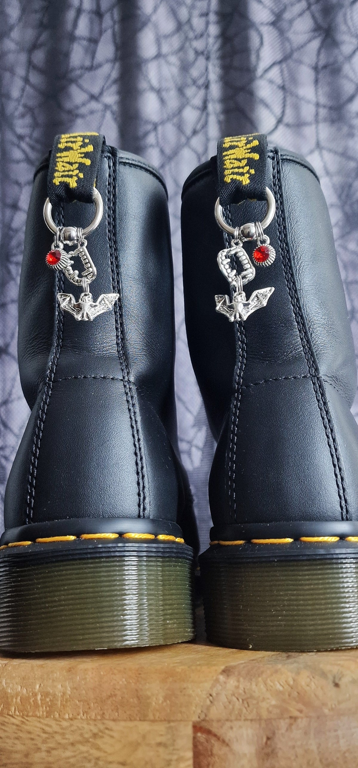 Bijoux simples sur brides arrière - Chauve-souris vampire & Strass rouge