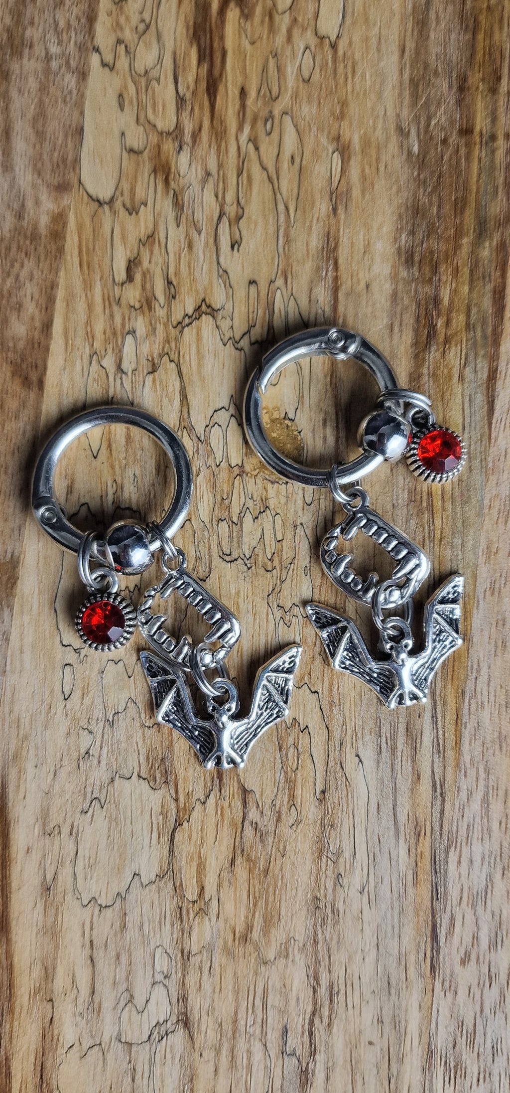 Bijoux simples sur brides arrière - Chauve-souris vampire & Strass rouge