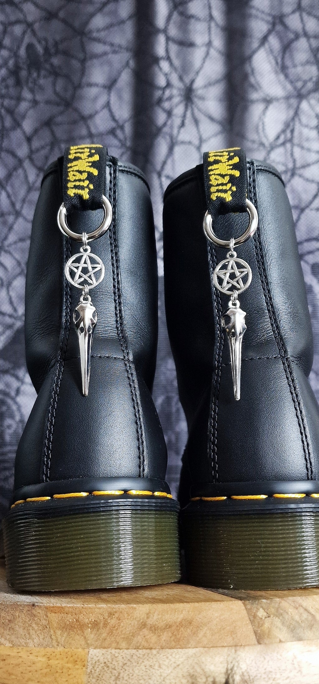 Bijoux simples sur brides arrière - Pentacle & crâne de corbeau