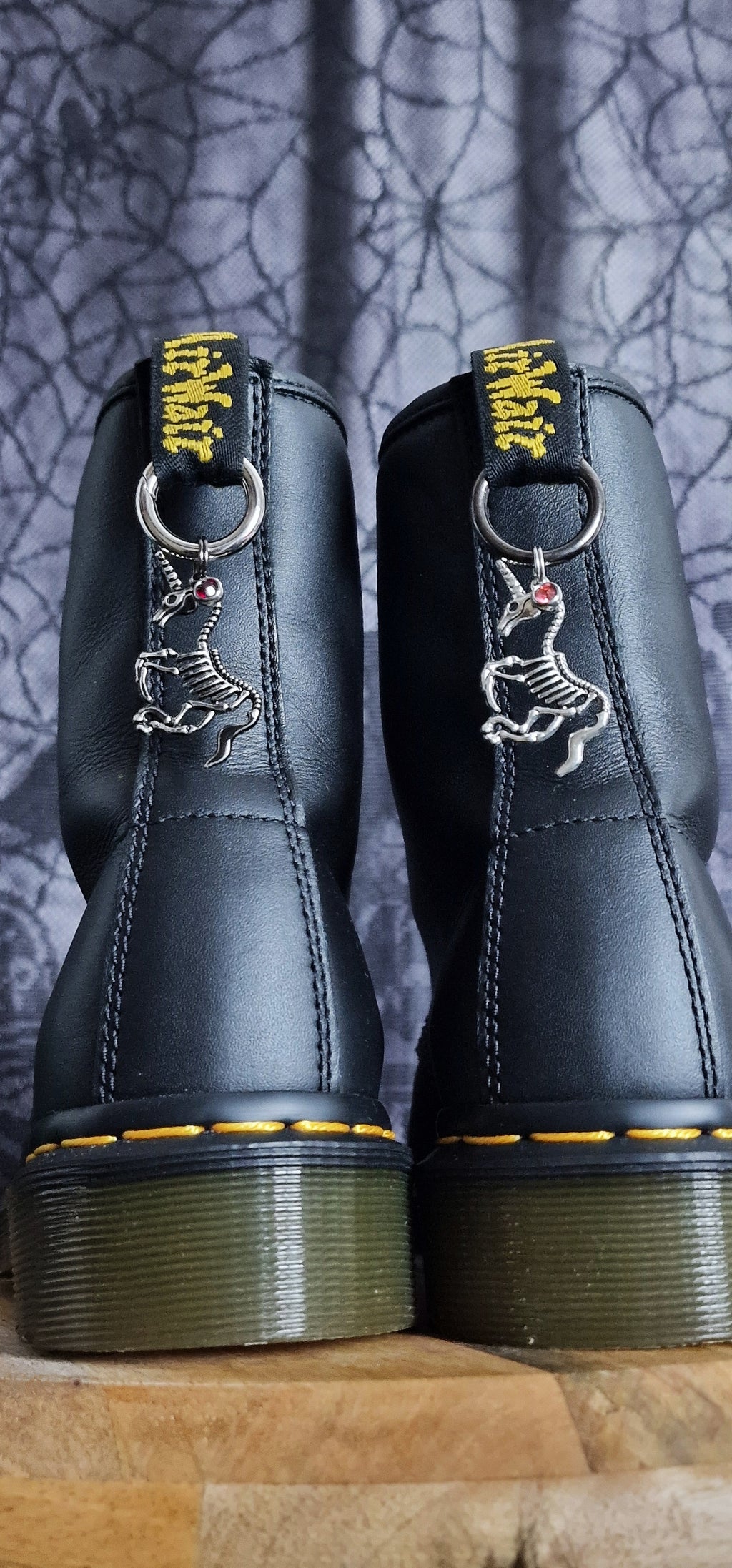 Bijoux simples sur brides arrière - Licorne squelette & Strass