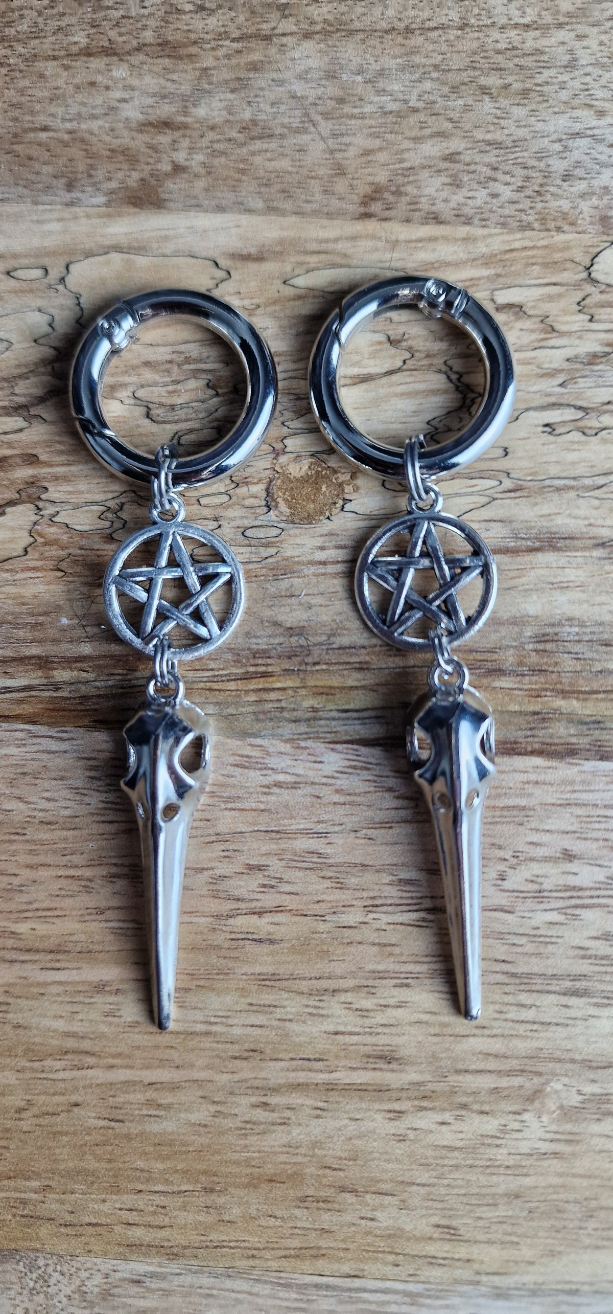 Bijoux simples sur brides arrière - Pentacle & crâne de corbeau