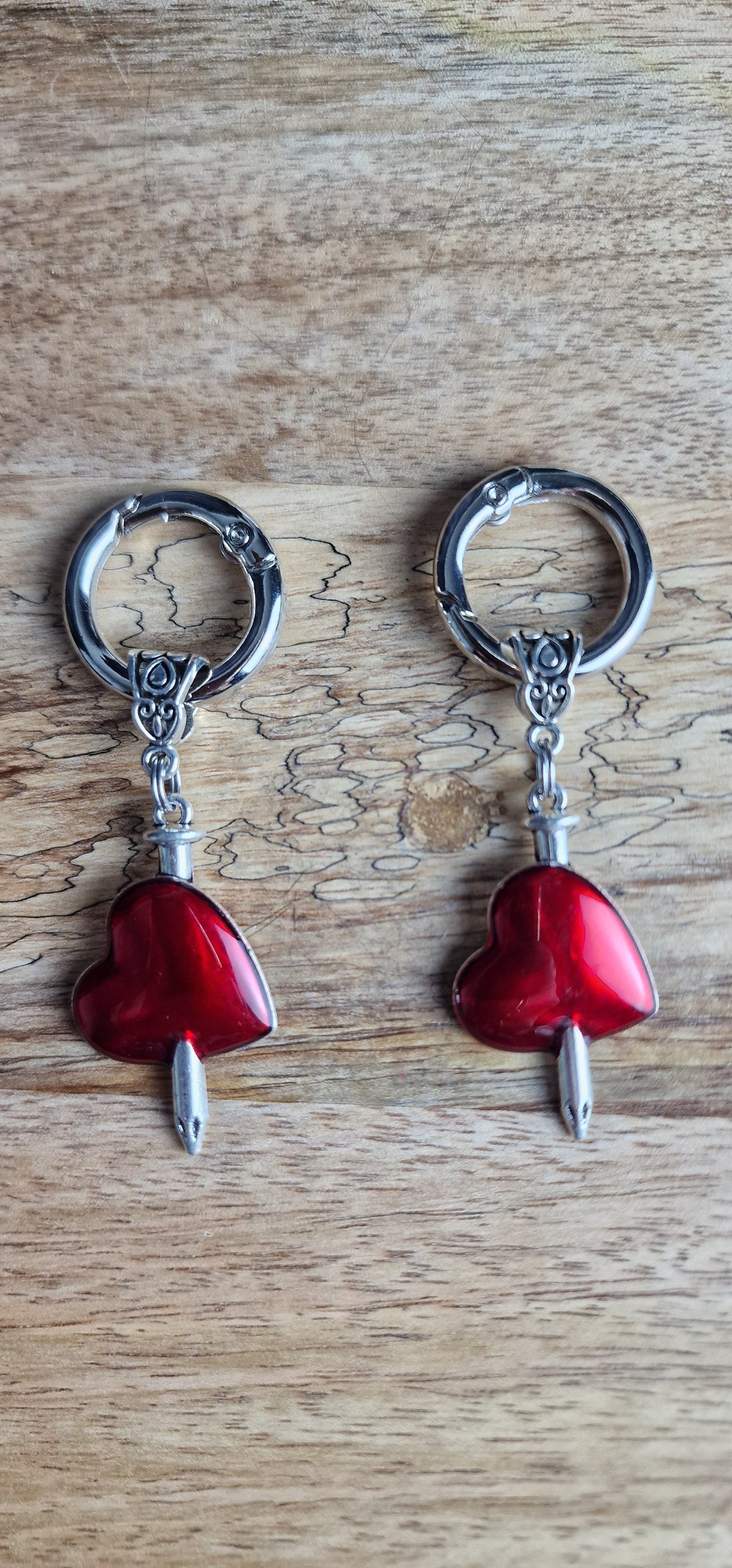 Bijoux simples sur brides arrière - Epée & Coeur Transpercé