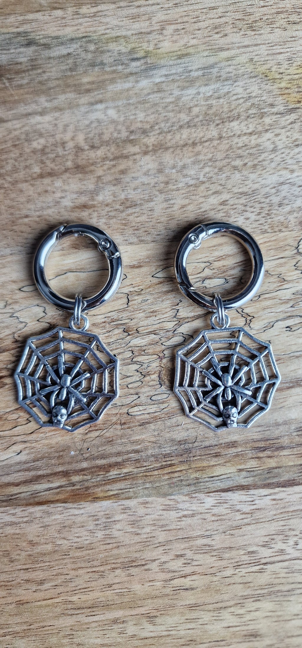 Bijoux simples sur brides arrière - Araignée et toile