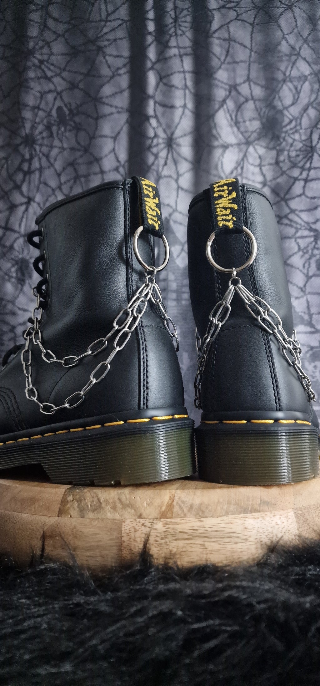 Bijoux chaînes sur brides arrière et lacets - double rang