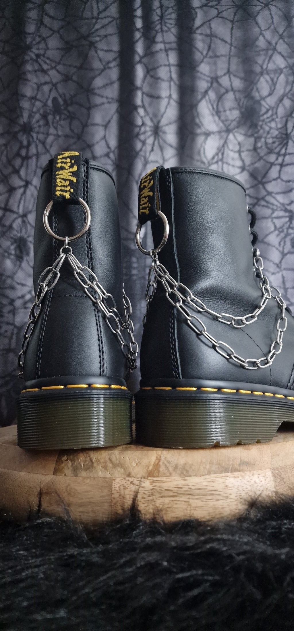 Bijoux chaînes sur brides arrière et lacets - double rang