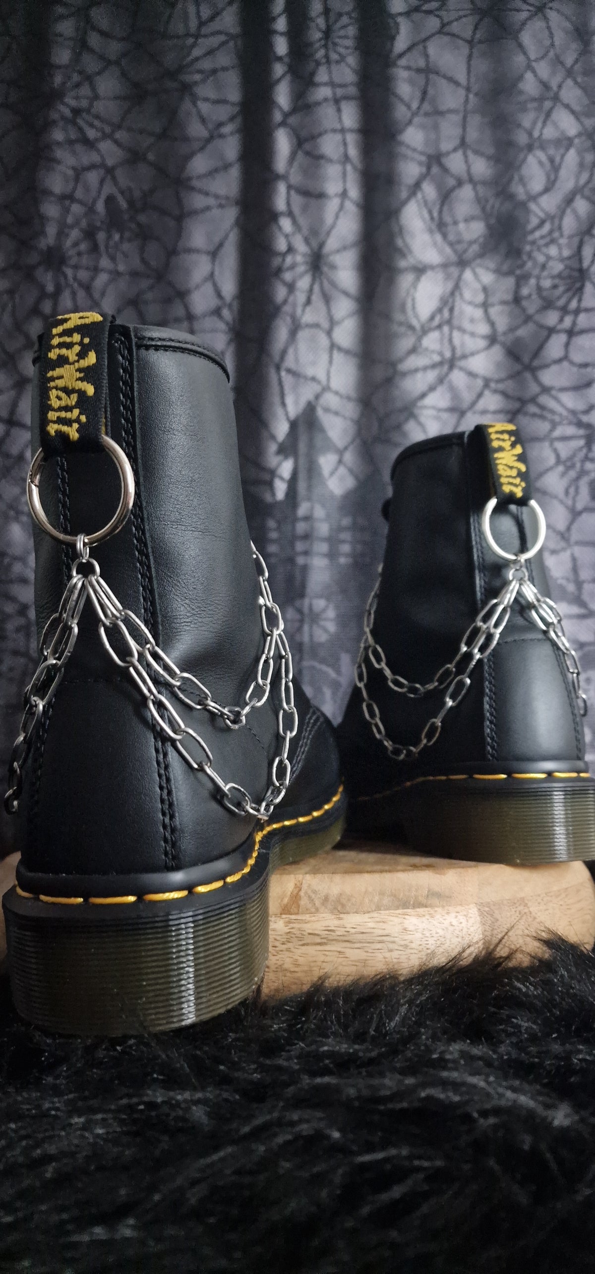 Bijoux chaînes sur brides arrière et lacets - double rang