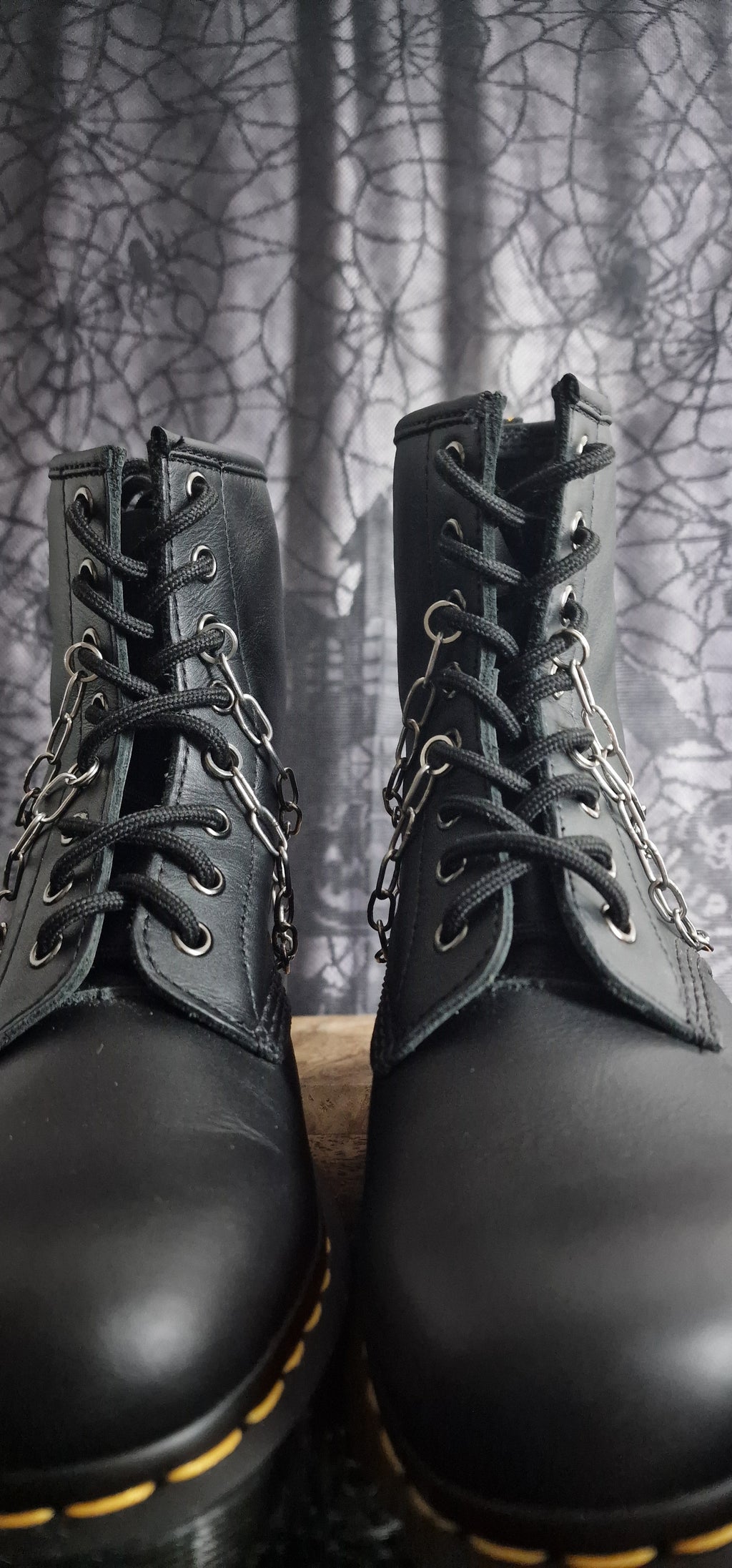 Bijoux chaînes sur brides arrière et lacets - double rang