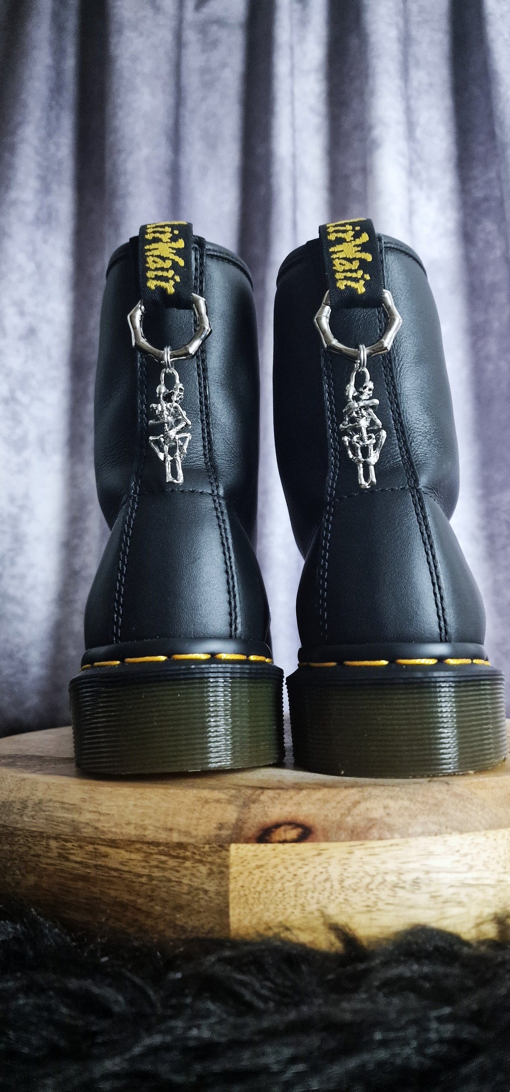 Bijoux simples sur brides arrière - Couple de squelettes