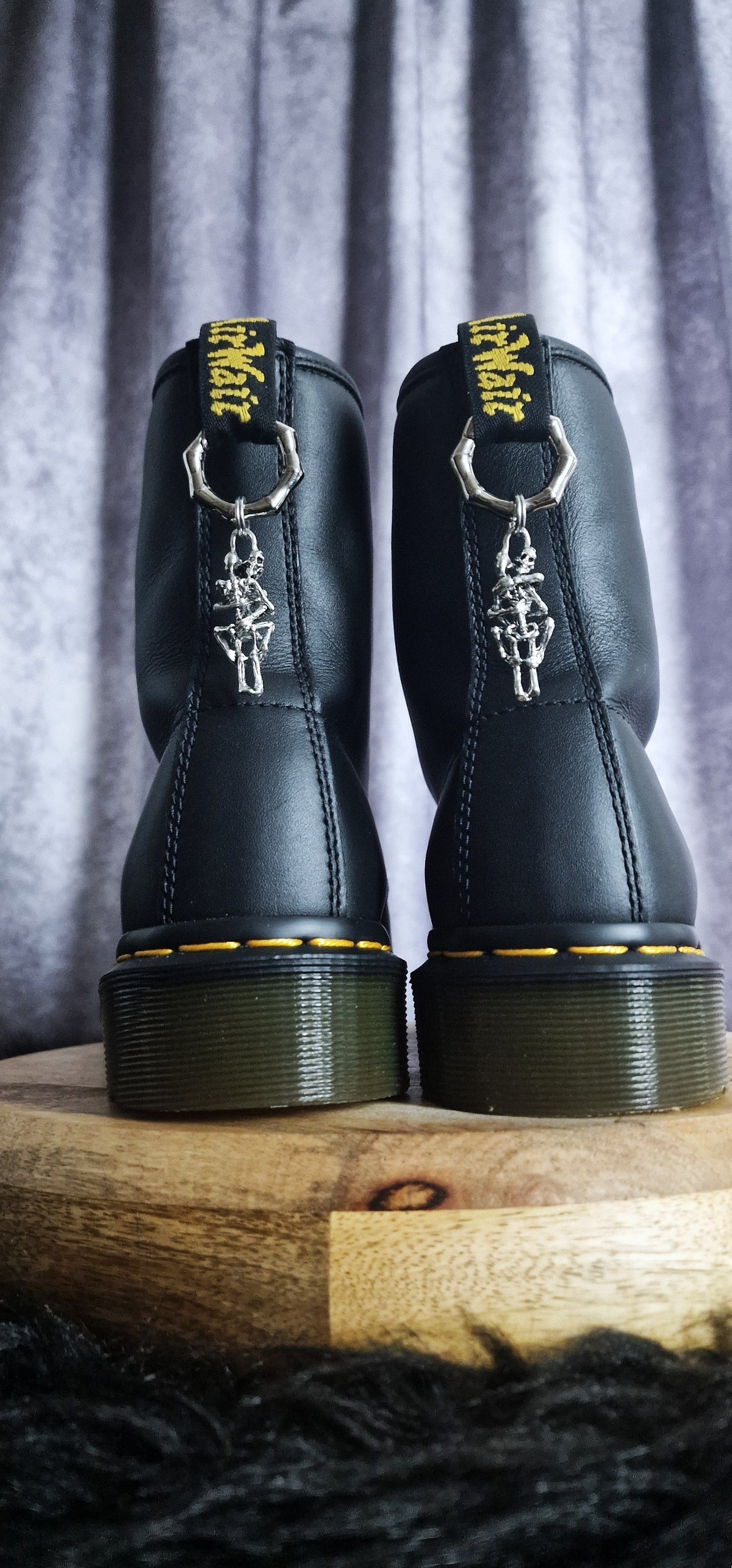 Bijoux simples sur brides arrière - Couple de squelettes