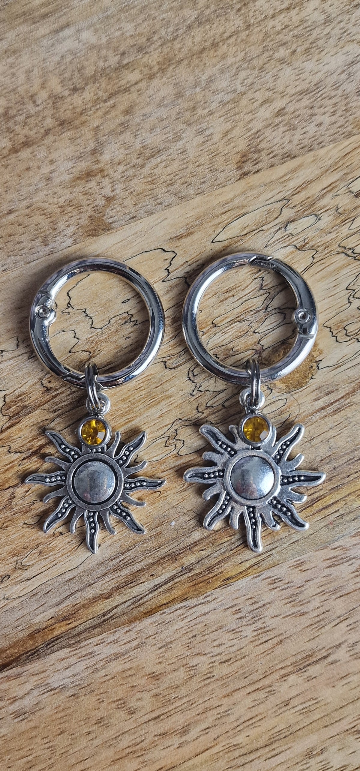 Bijoux simples sur brides arrière - Soleil & Strass