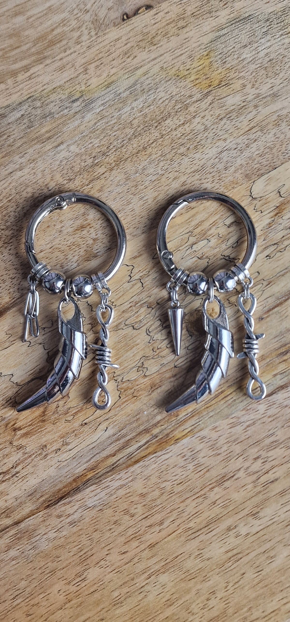 Bijoux simples sur brides arrière - Corne pic, barbelé & billes