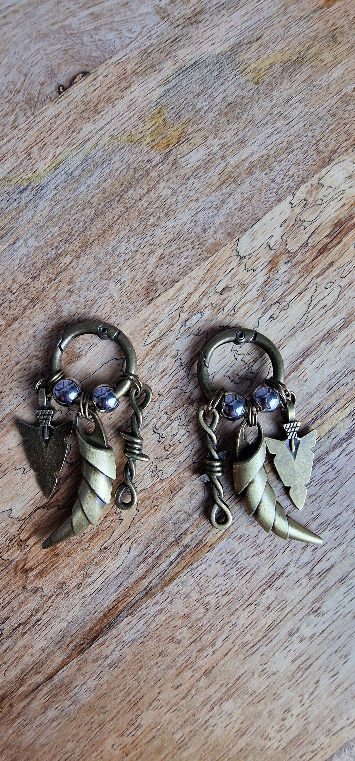 Bijoux simples sur brides arrière  - Griffe, pics, barbelé & Billes