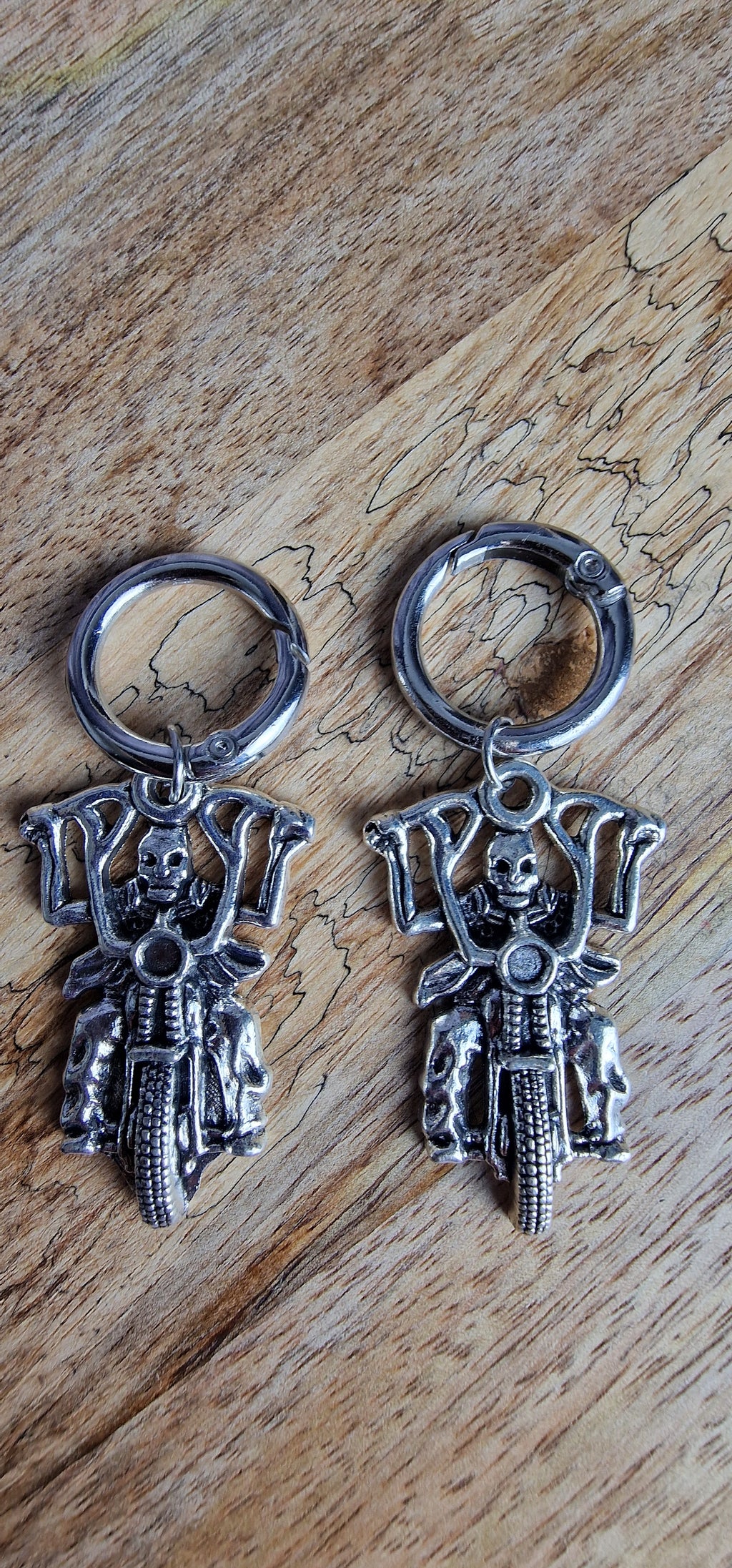 Bijoux simples sur brides arrière - Motard