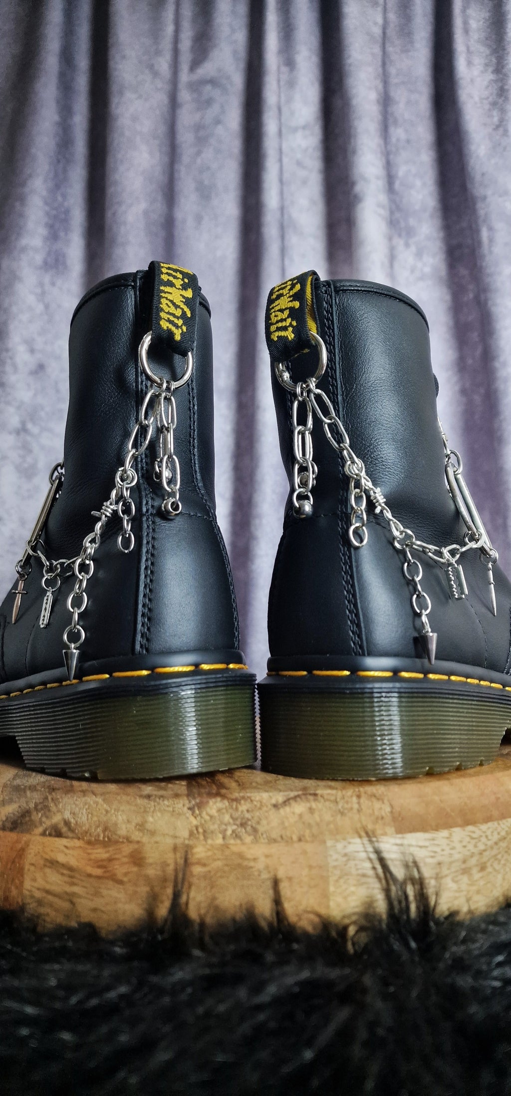 Bijoux chaînes sur brides arrière et lacets - Punk