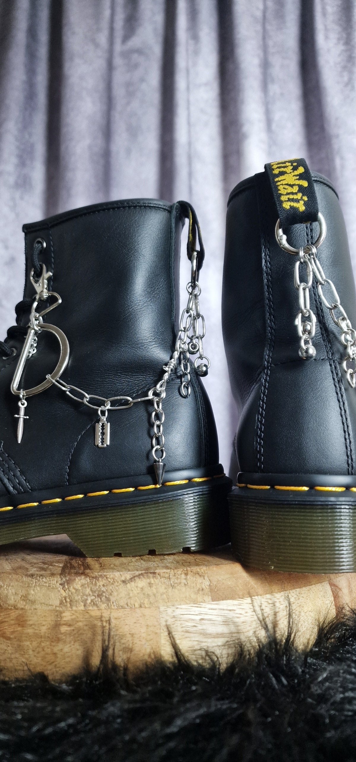 Bijoux chaînes sur brides arrière et lacets - Punk