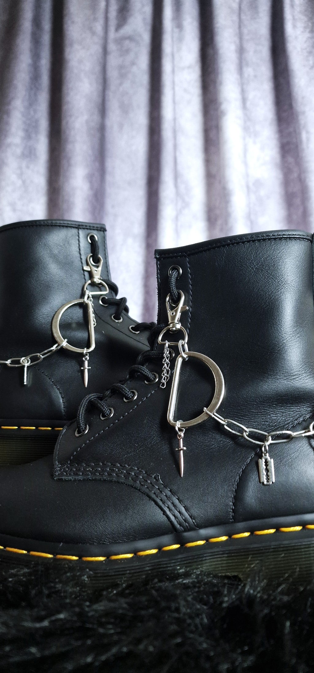 Bijoux chaînes sur brides arrière et lacets - Punk