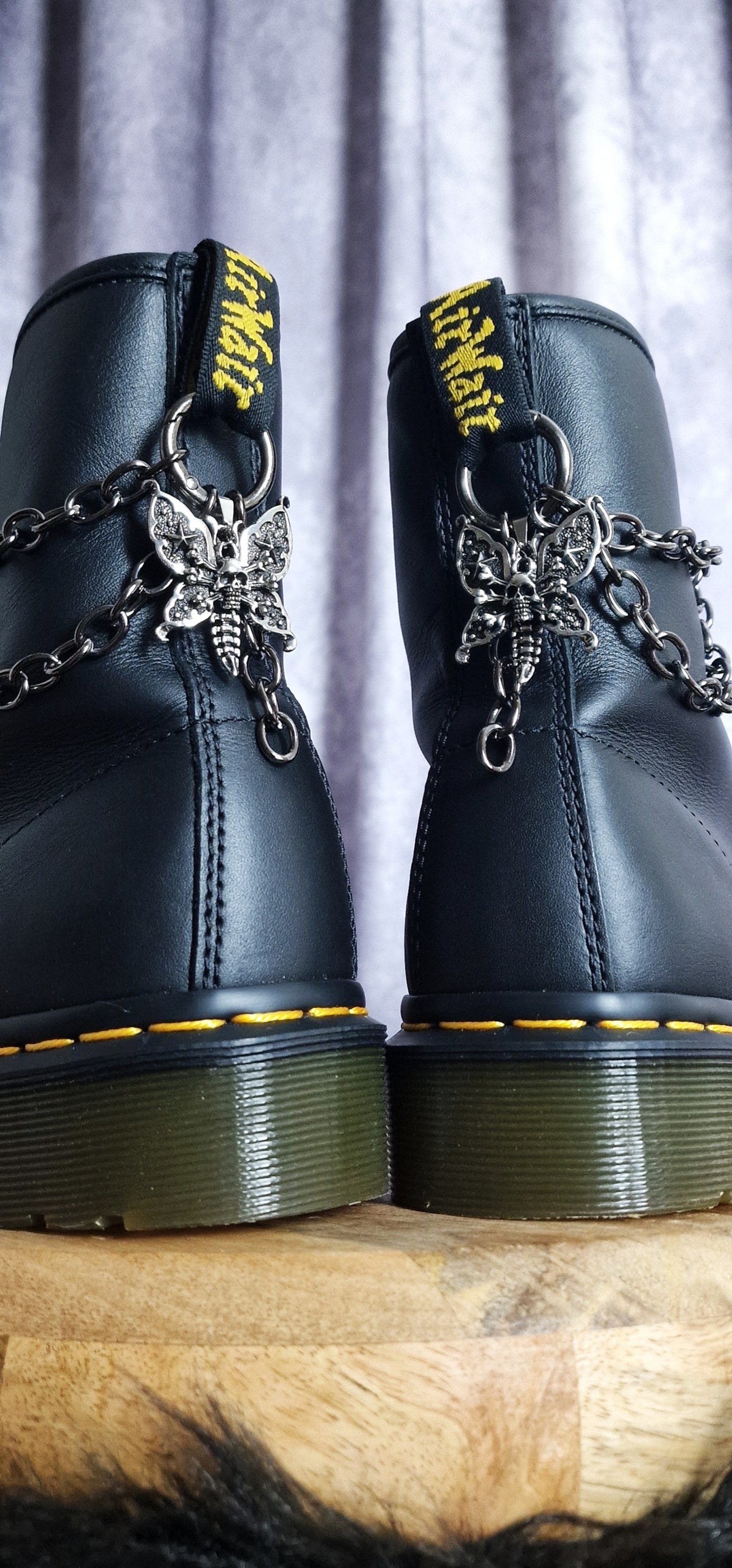 Bijoux chaînes sur brides arrière et lacets - Papillon squelette