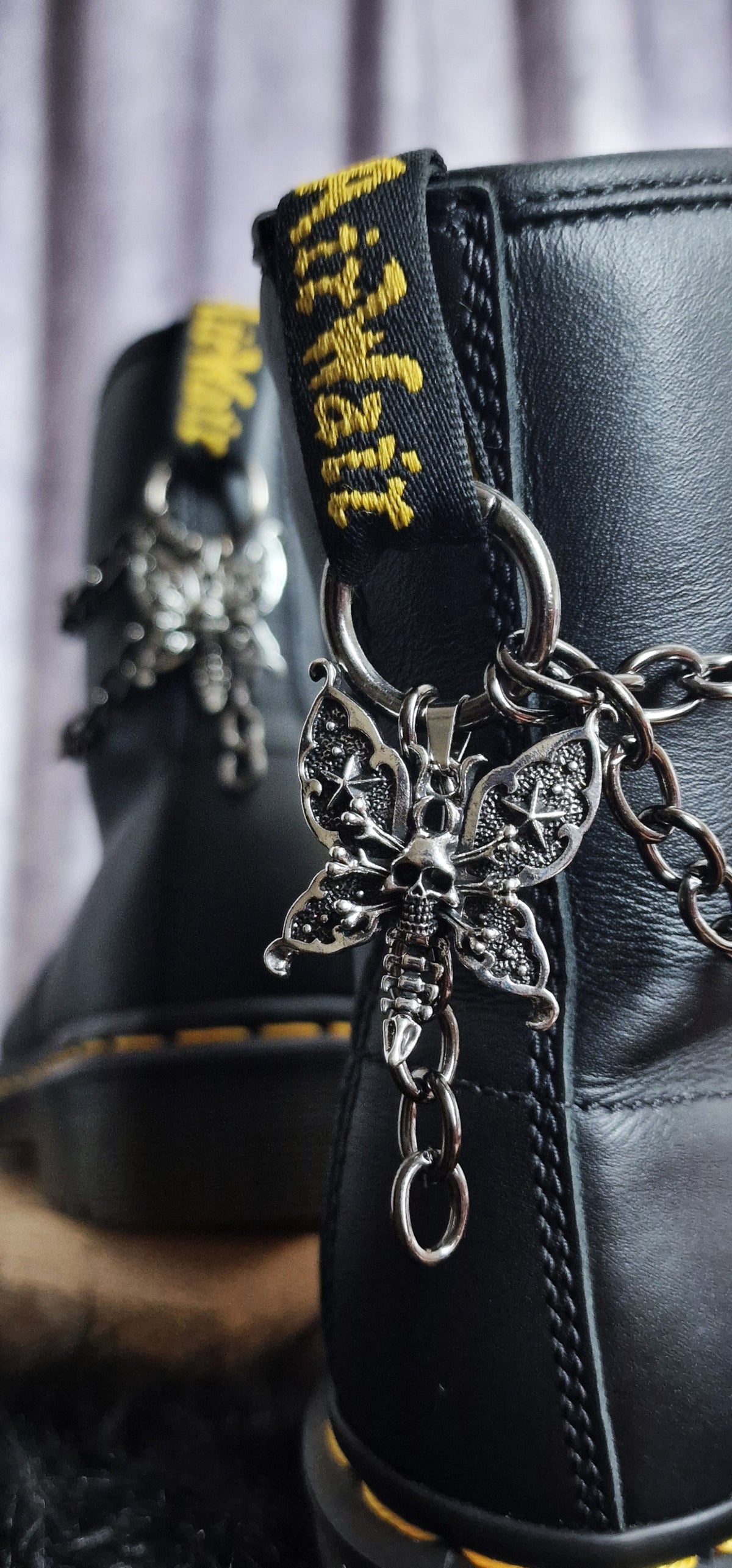 Bijoux chaînes sur brides arrière et lacets - Papillon squelette