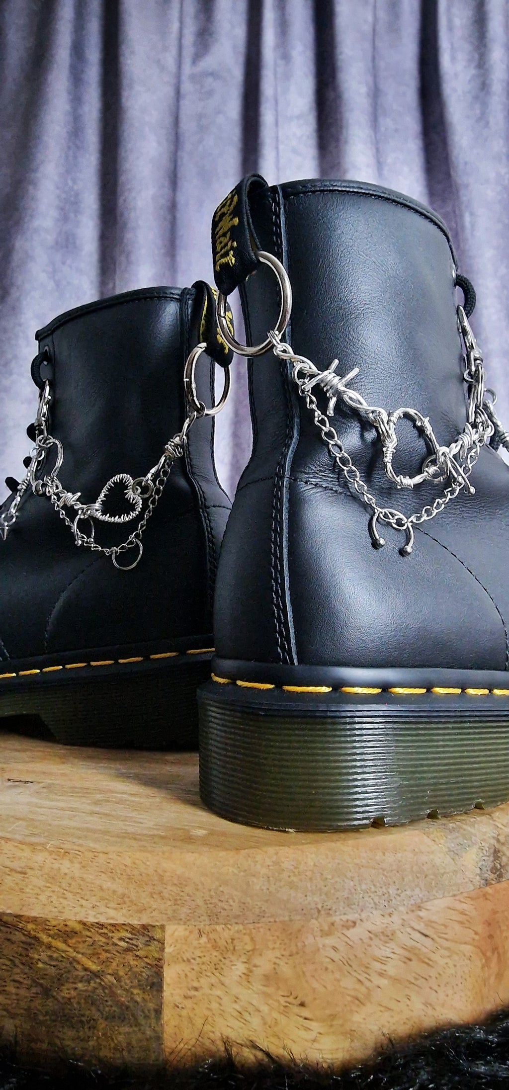 Bijoux chaînes sur brides arrière et lacets - Coeur Punk