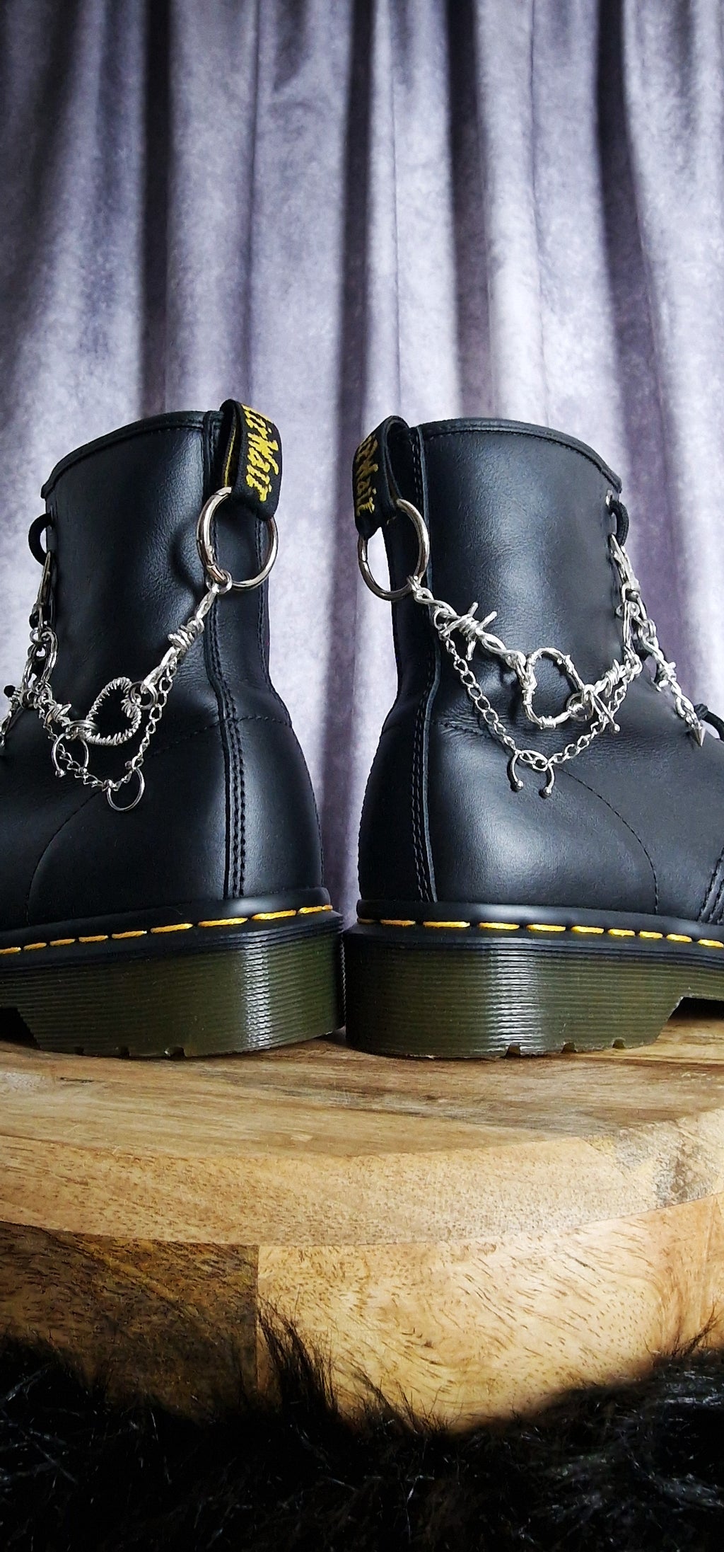 Bijoux chaînes sur brides arrière et lacets - Coeur Punk