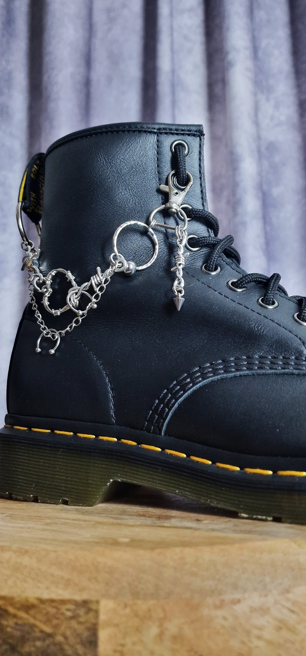 Bijoux chaînes sur brides arrière et lacets - Coeur Punk