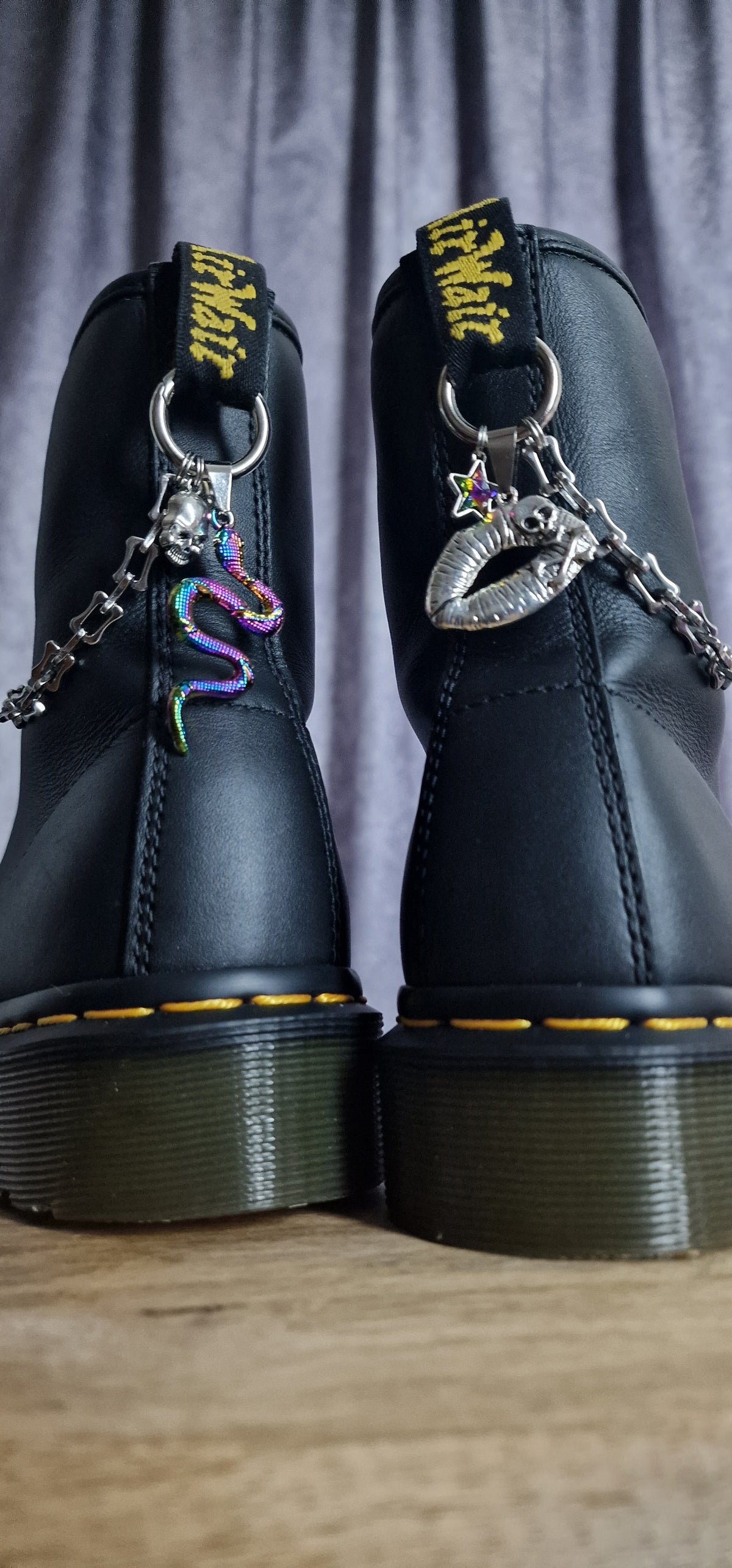 Bijoux chaînes sur brides arrière et lacets - Baiser mortel & serpent