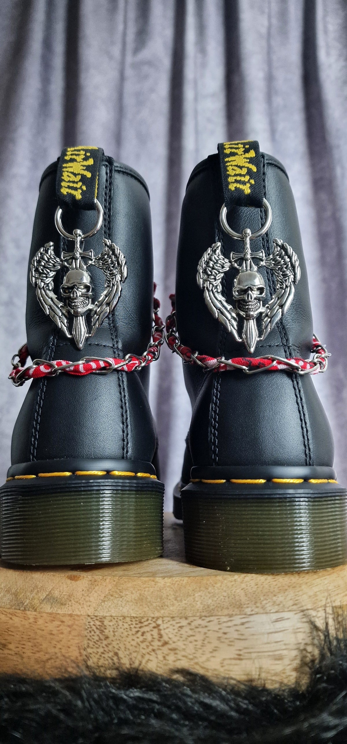 Bijoux chaînes sur brides arrière et lacets - Rock Crâne ailé