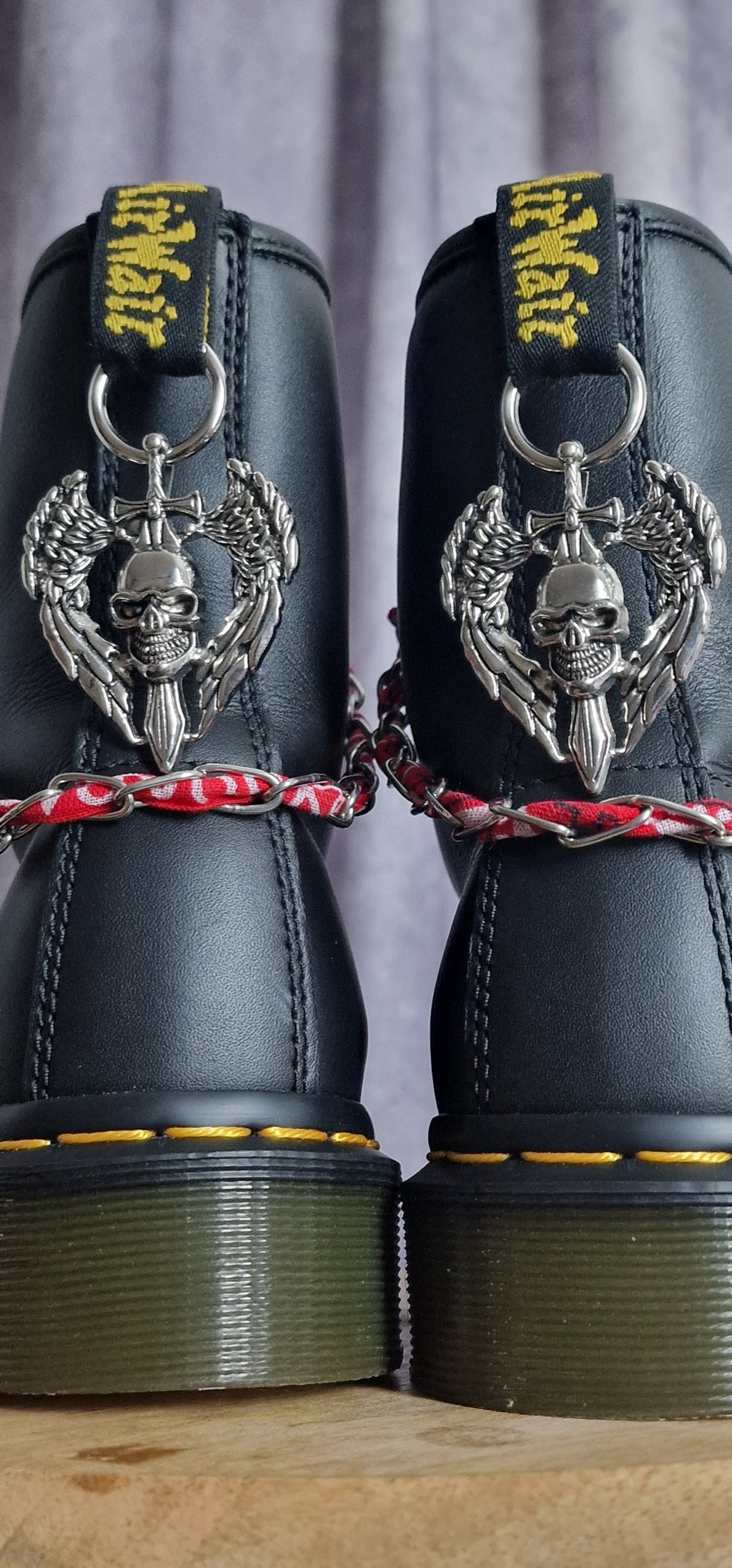 Bijoux chaînes sur brides arrière et lacets - Rock Crâne ailé