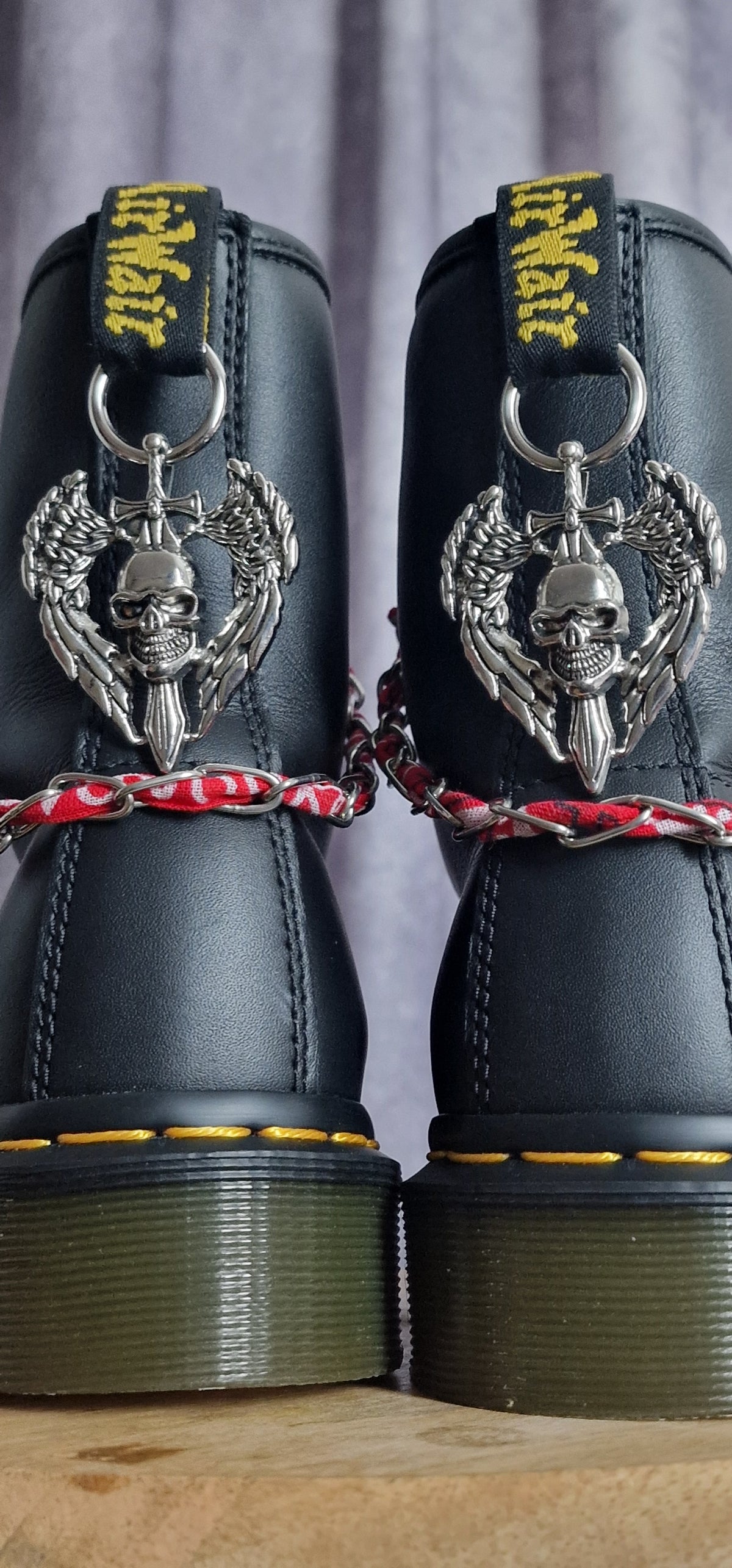 Bijoux chaînes sur brides arrière et lacets - Rock Crâne ailé