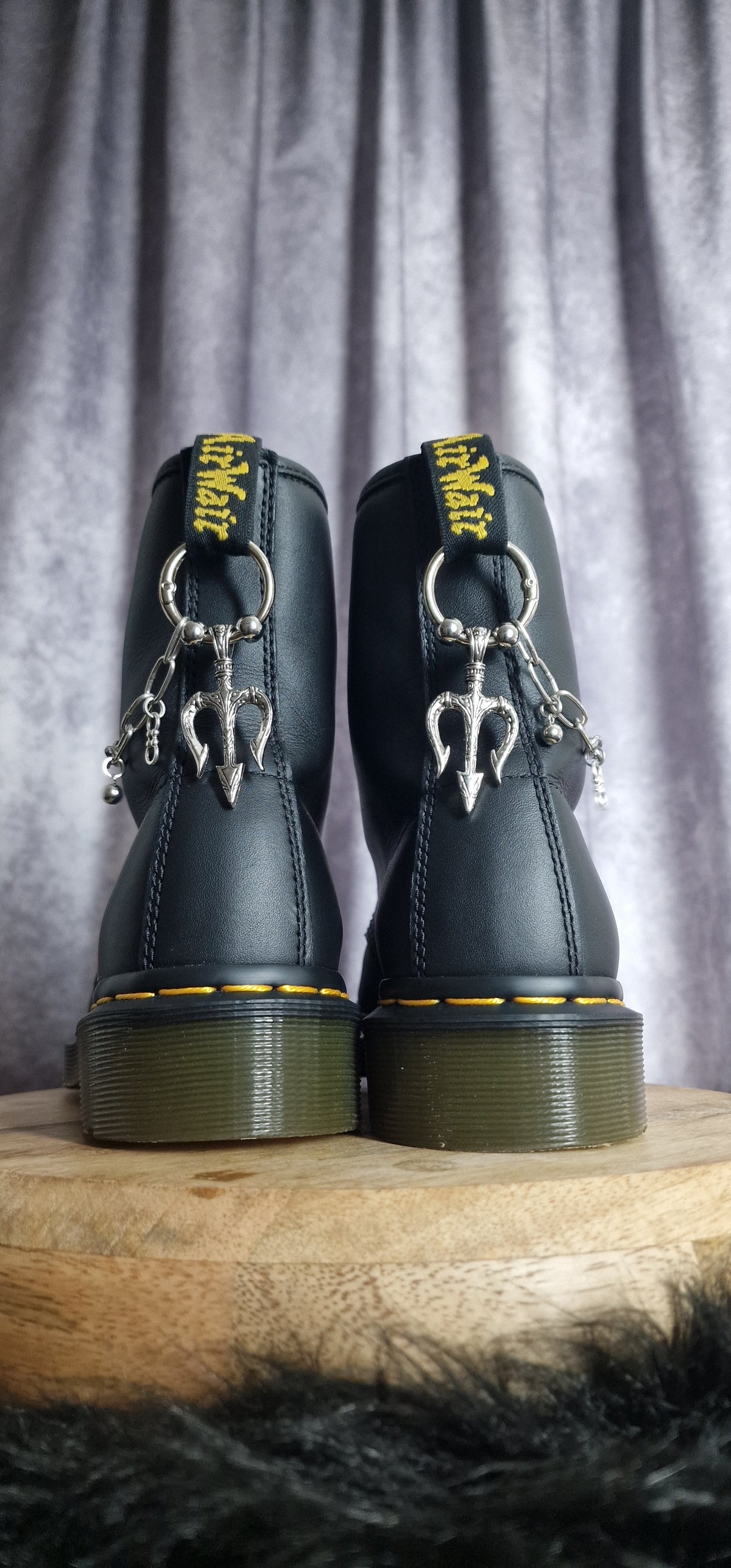 Bijoux chaînes sur brides arrière et lacets - Trident