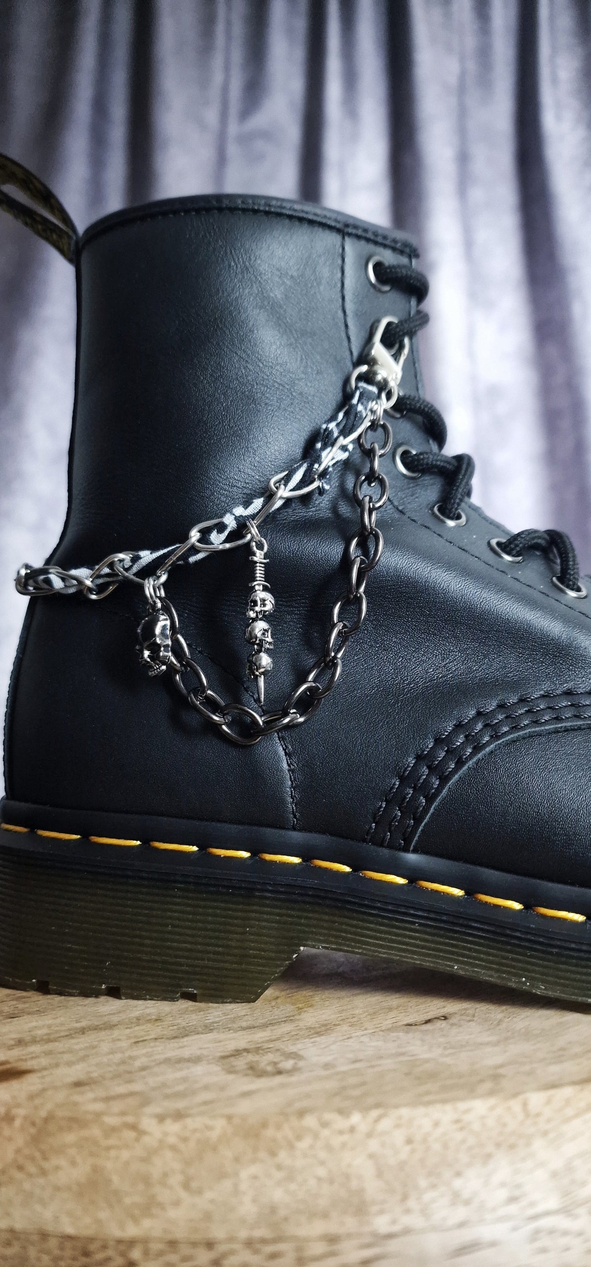 Bijoux chaînes sur lacets - Crâne & bandana